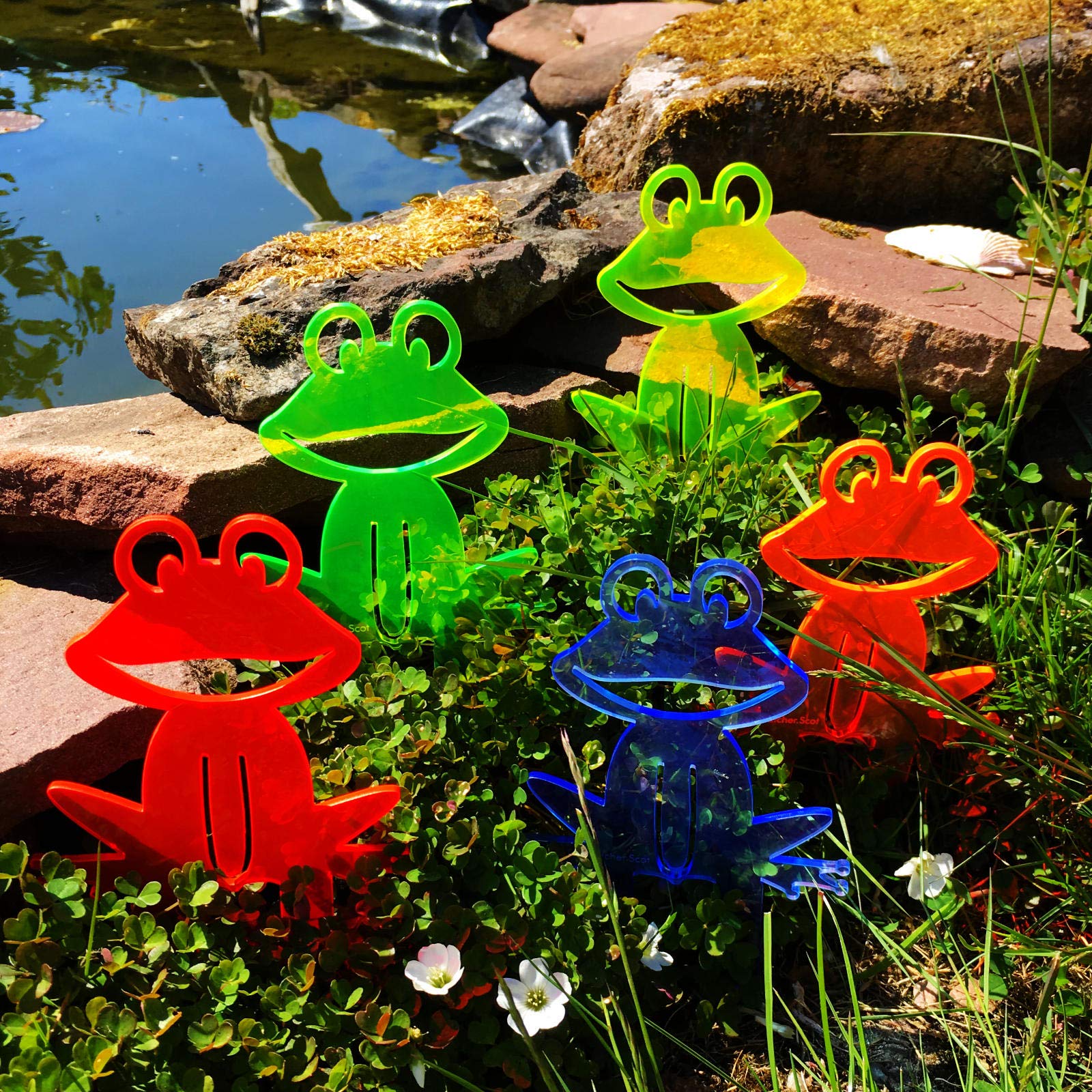 Happy Frogs SunCatcher Garden Decor Ornaments Set of 5 Fun Glowing Decorative Garden Stakes 15cm / 5.9 inches Outdoor Gardeners Gift, Colour:mixed colours