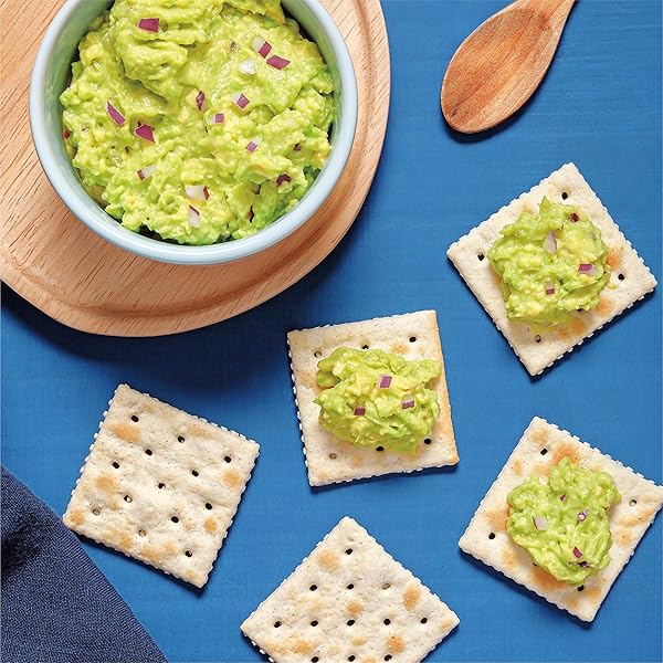 PREMIUM ORIGINAL SALTINE CRACKERS, 4 OZ