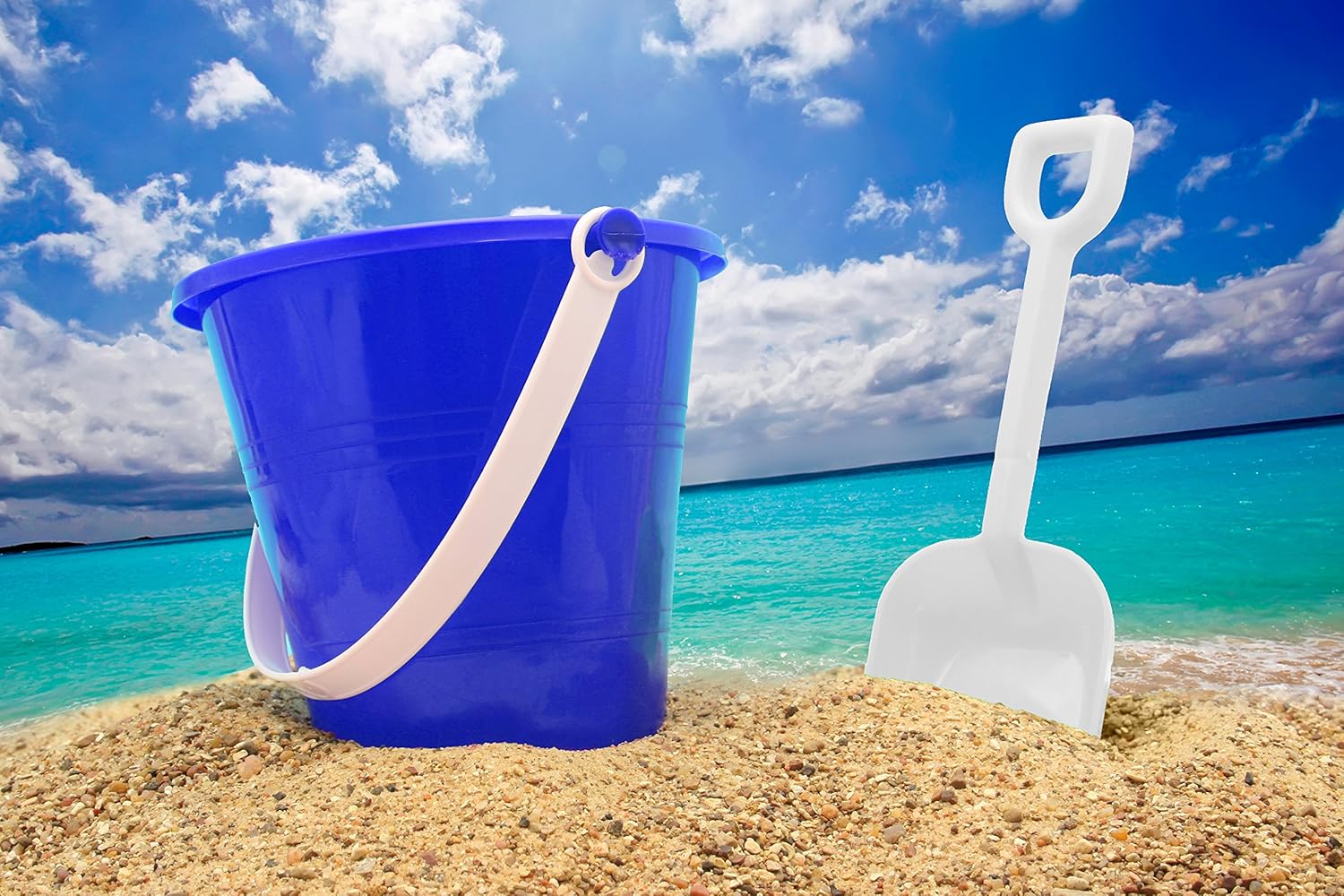 blue beach bucket