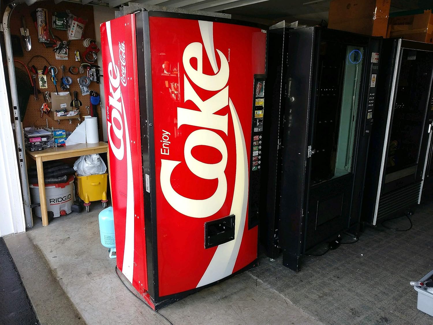 New /! Coke SODA Vending Machine RVC203 Tubular Key tillescenter Food