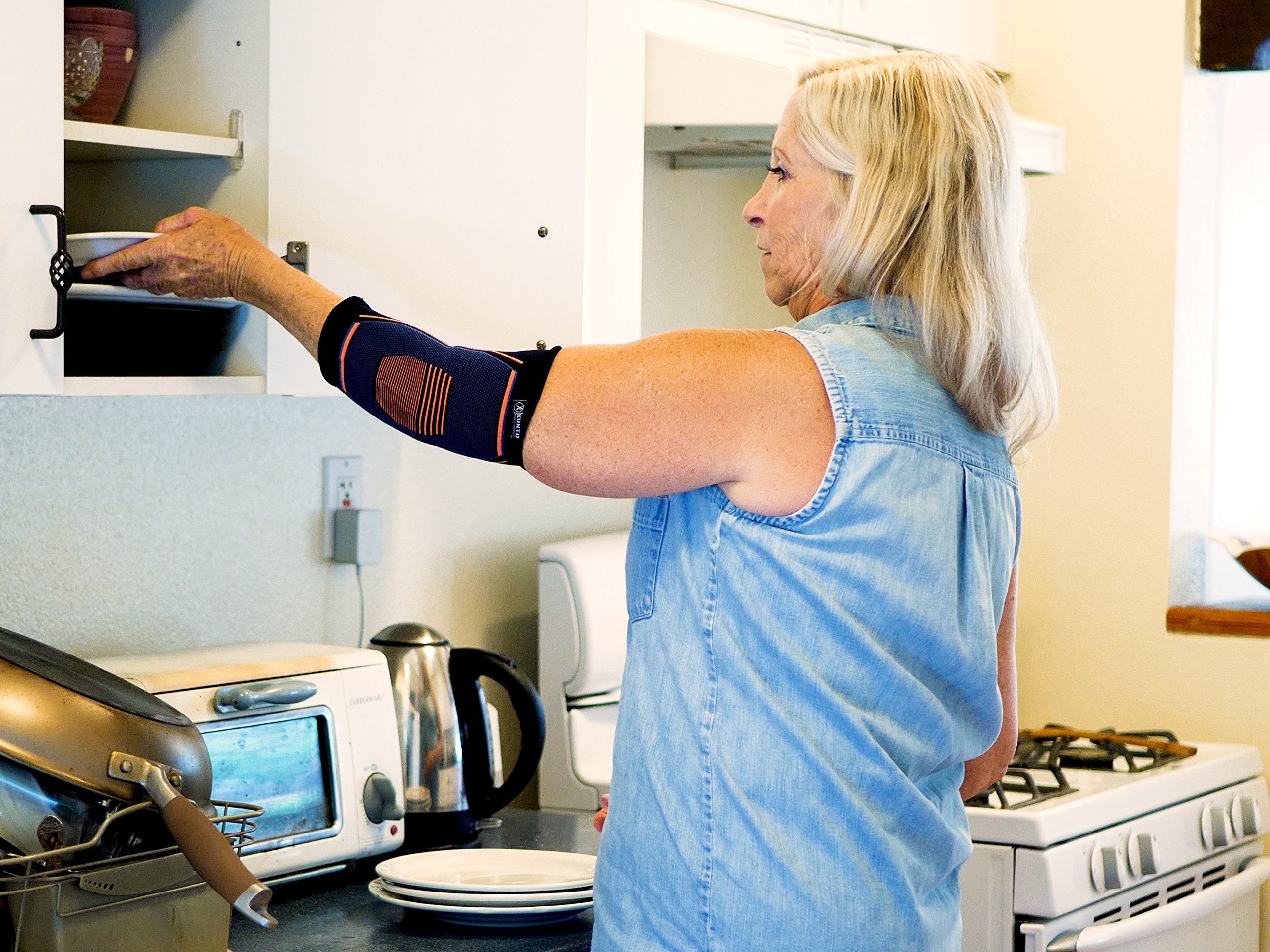 Kunto Fitness Elbow Brace Compression Support Sleeve for Tendonitis