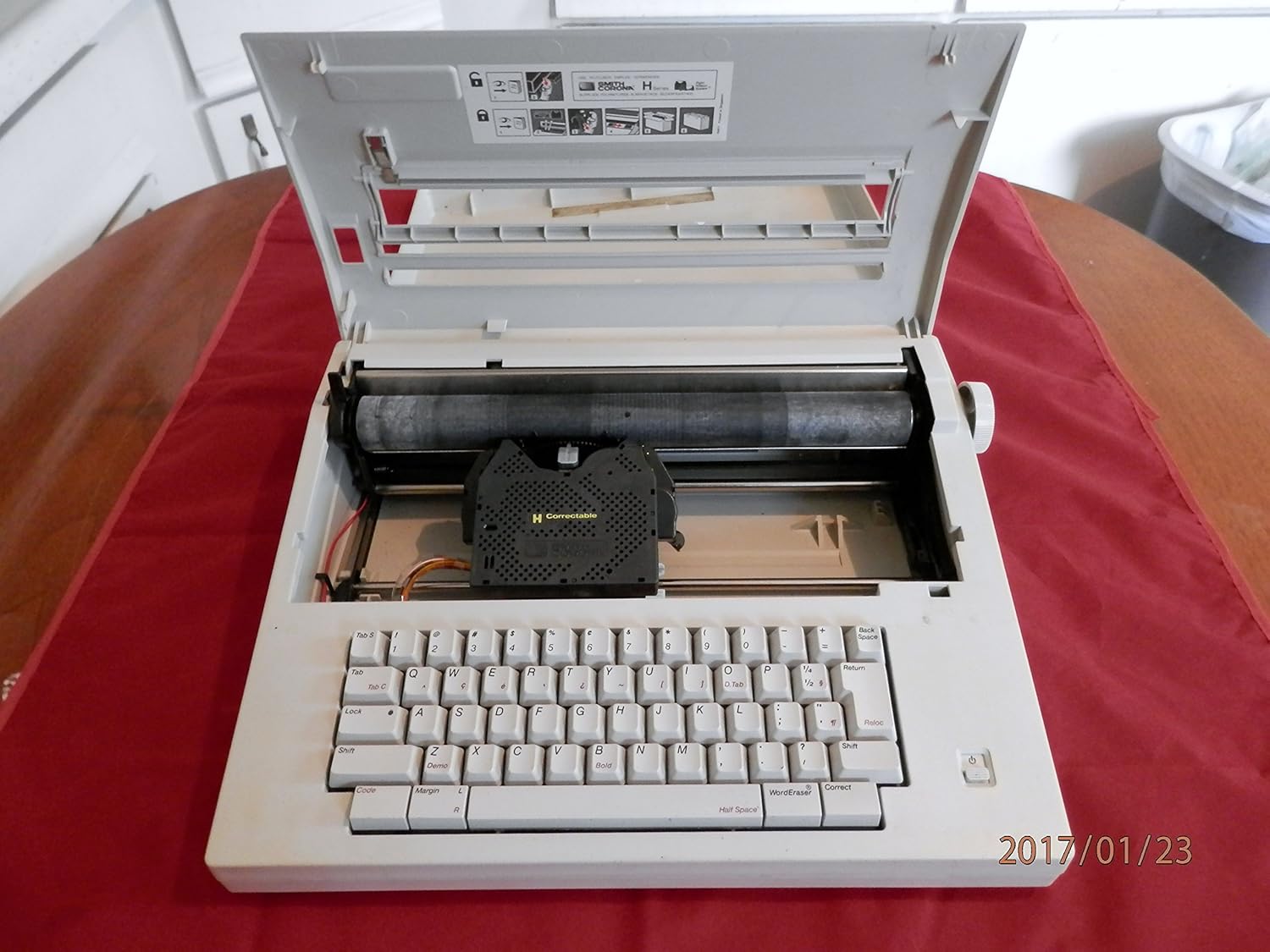 Amazon.com : Smith Corona Typewriter 250 DLE Corona Model 5A Made In  Singapore : Electronics