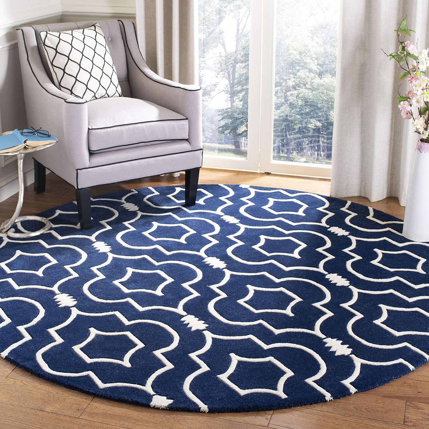 Amazon Com Safavieh Chatham Collection Cht736c Handmade Geometric Premium Wool Area Rug 7 X 7 Round Dark Blue Ivory Furniture Decor