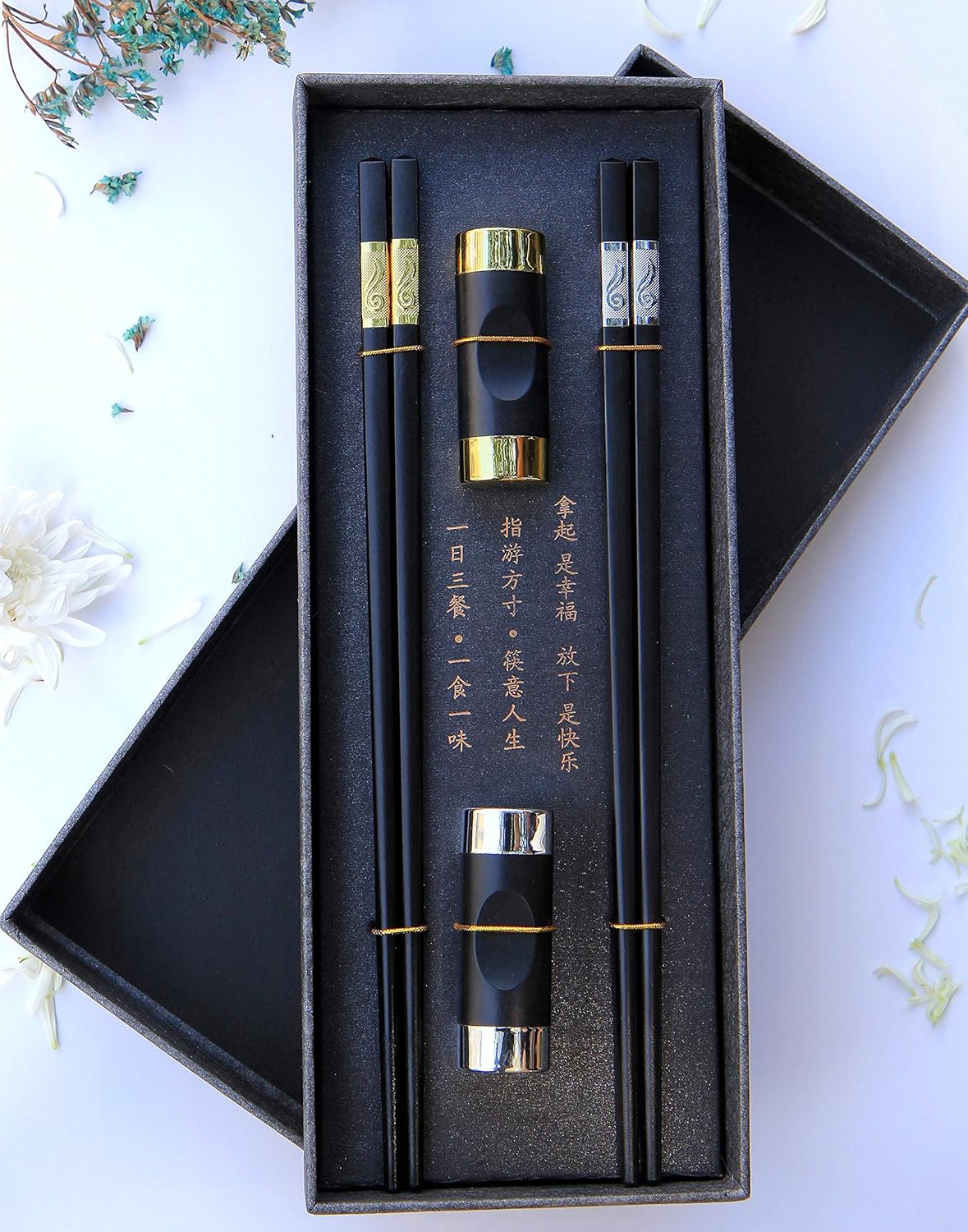  | Chopsticks, fiberglass chopsticks can be reused, with chopstick holder, dishwasher safe. Stylish and elegant Chinese chopsticks gift set. 2 pairs (golden, silver): Chopsticks & Chopstick Holders