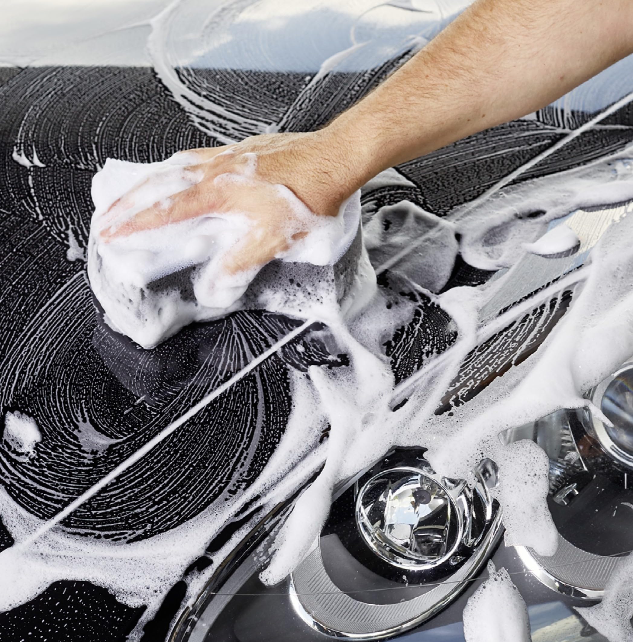 SONAX AutoShampoo Konzentrat (5 Liter) löst den Schmutz ohne die Wachs-Schutzschicht auf dem Lack anzugreifen | Art-Nr. 03145000 4