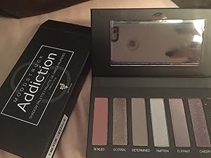 Younique Moodstruck Addiction Shadow Palette 3 Cool With Shades Of Pink And Purple