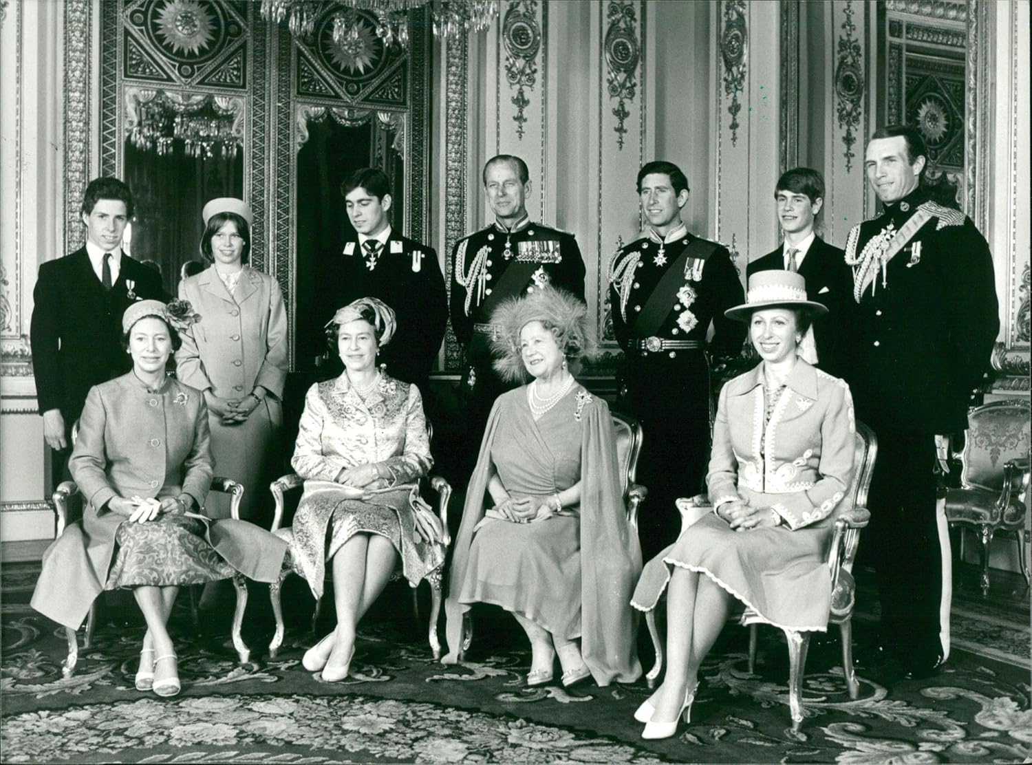 Vintage Photo Of The Queen Mother Princess Margaret The Queen Princess Ann Viscount Linley Lady Sarah Armstrong Jones Prince Andrew Prince Philip Prince Charles Price Edward And Captain Mark Phillips Amazon Ca Home