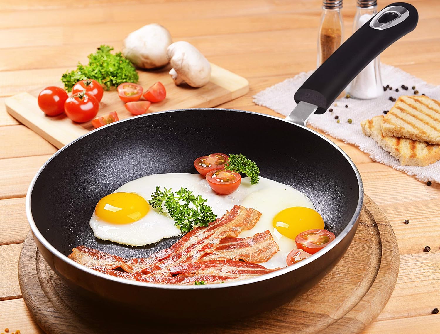 Utopia Kitchen 11 Inch Nonstick Frying Pan - Induction Bottom - Aluminum Alloy and Scratch Resistant Body - Riveted Handle - Dishwasher Friendly: Kitchen & Dining