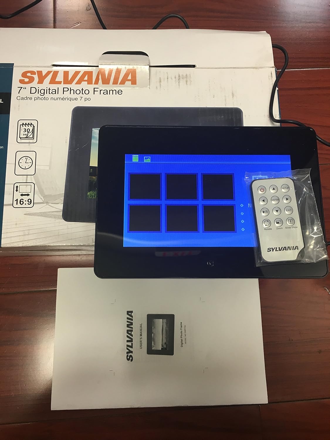 Amazon.com : Sylvania 7-Inch Digital Picture Frame (Black) : Small Digital  Picture Frame : Camera & Photo