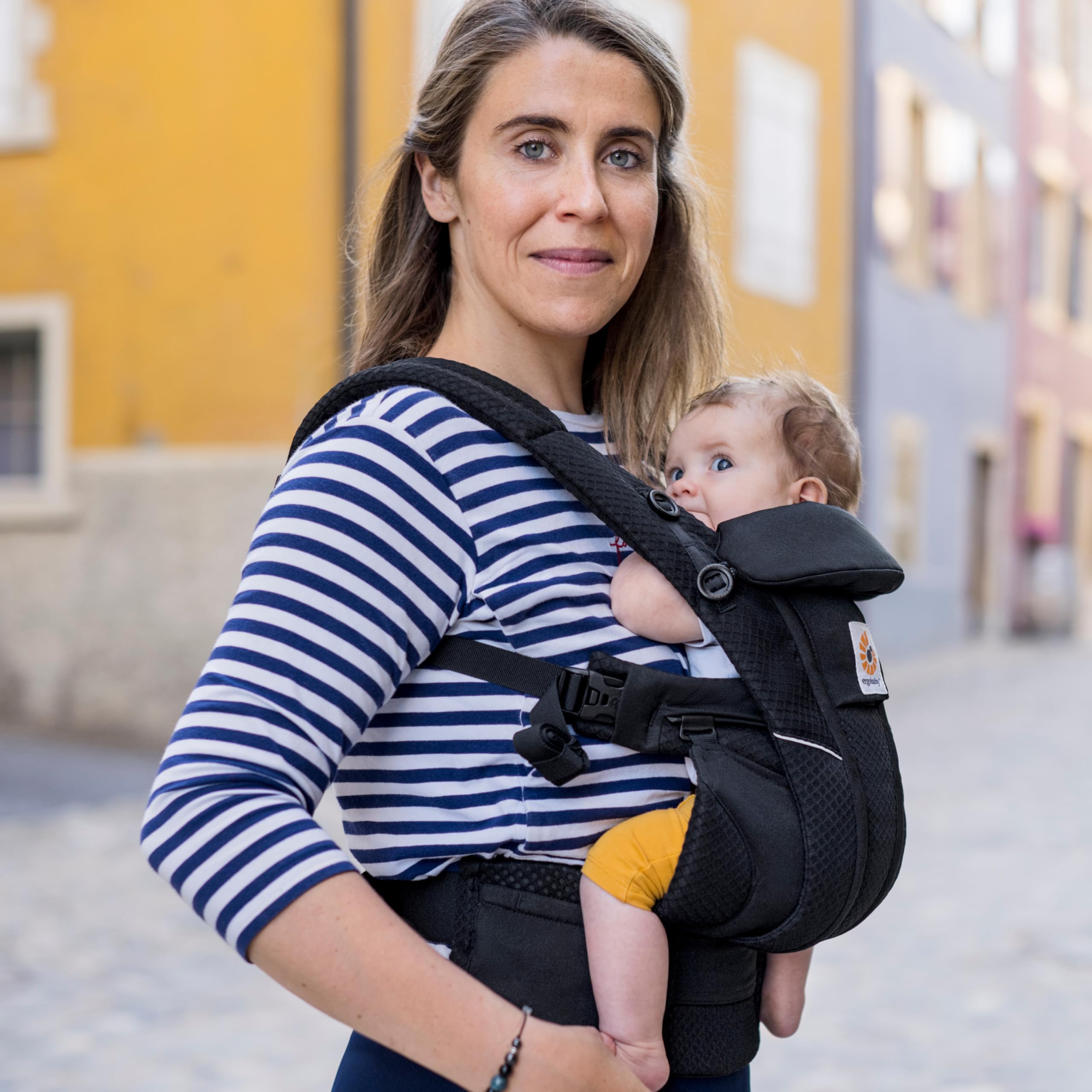 Ergobaby Omni Breeze Babytrage für Neugeborene ab Geburt bis 20kg, 4 Positionen SoftFlex Mesh Ergonomische Babybauchtrage Rückentrage Baby-Tragetasche, Onyx Black 8