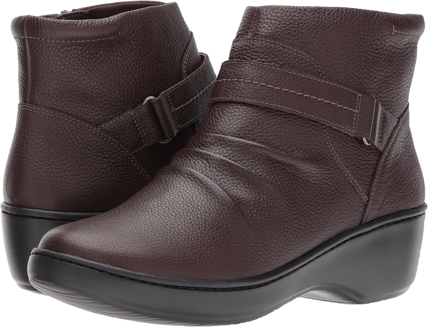 clarks women's delana fairlee ankle bootie