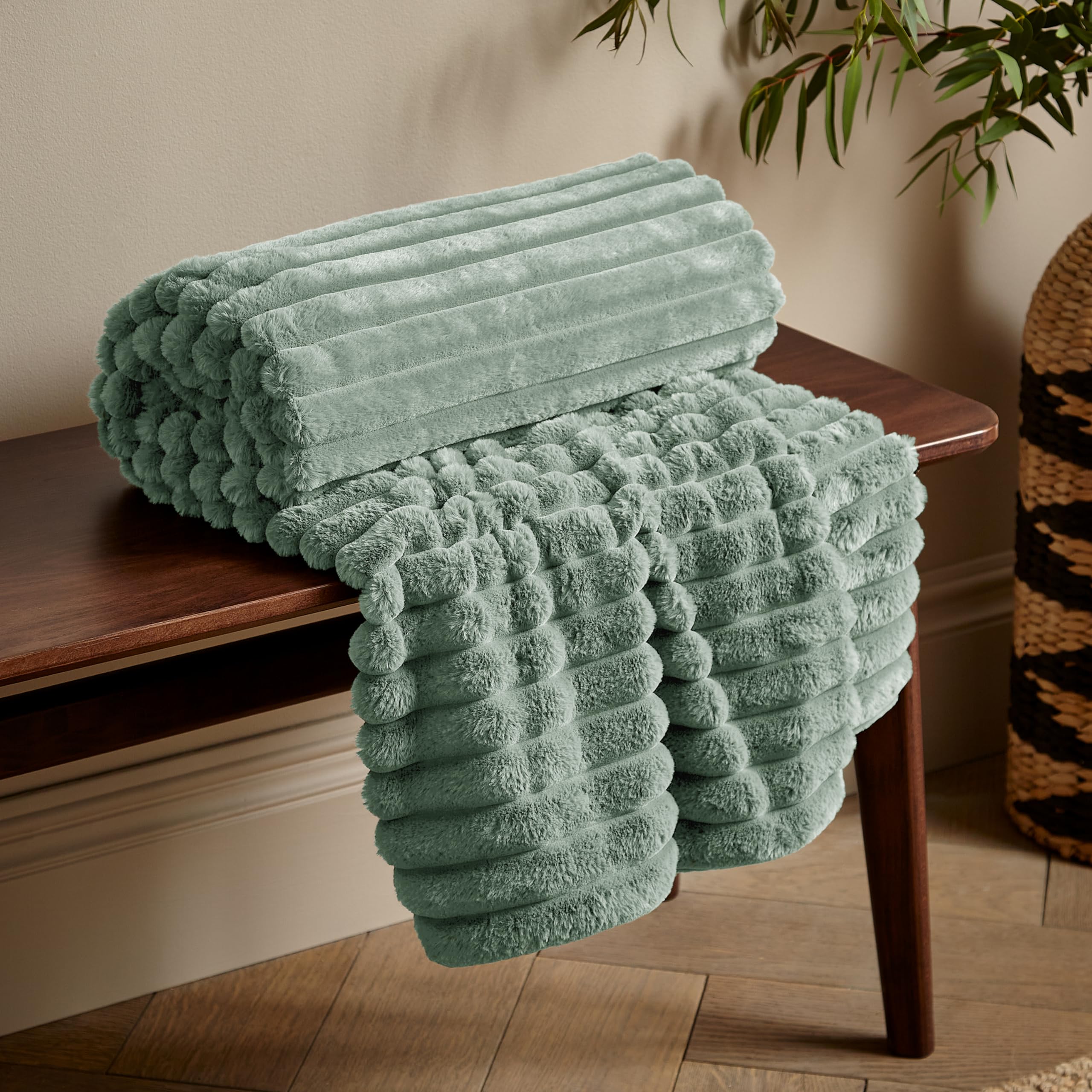 Catherine Lansfield Cosy Ribbed Faux Fur 130x170cm Blanket Throw Green