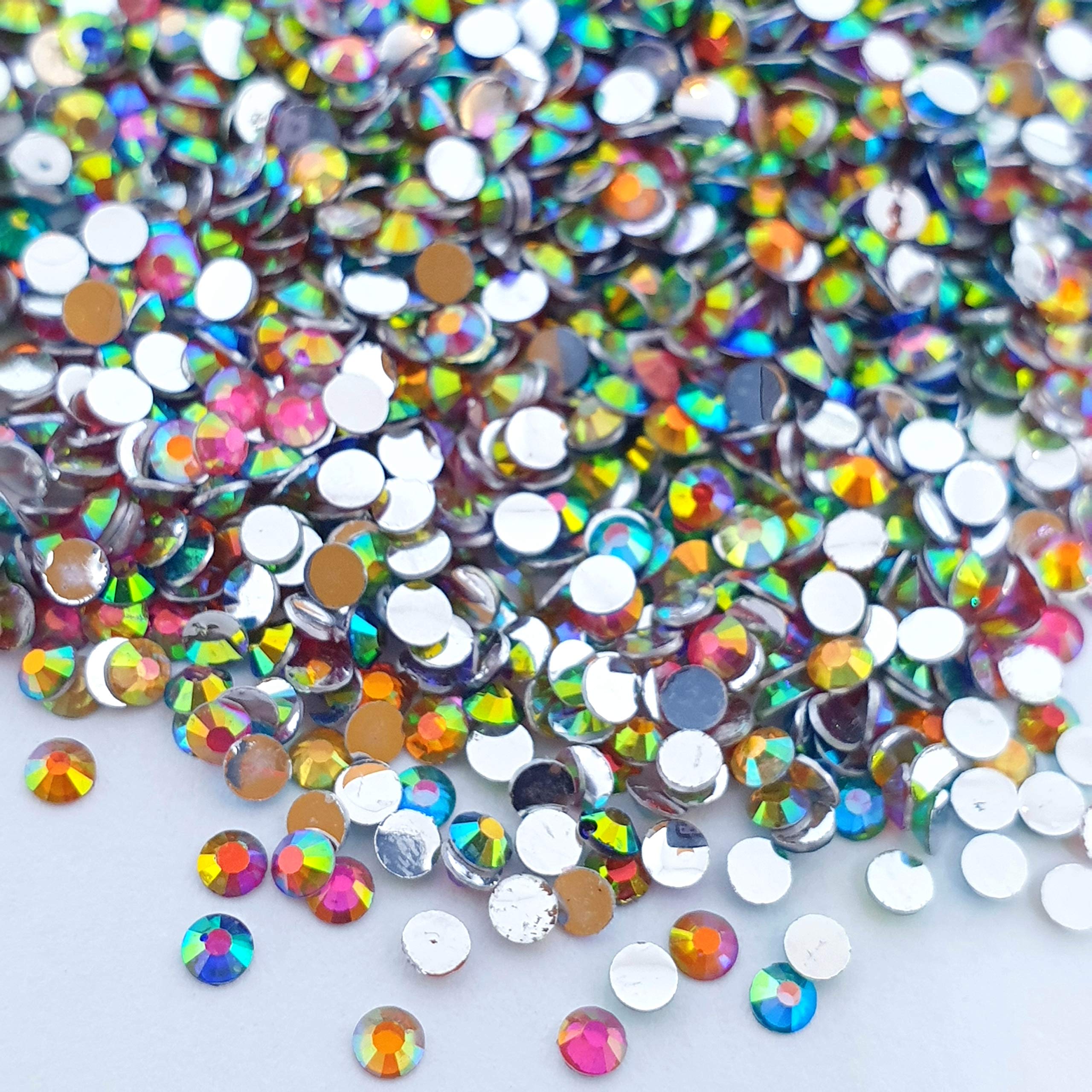 MajorCrafts 4000pcs 2mm ss6 Crystal AB Coated Flat Back Round 14 Facets Small Resin Rhinestones Embellishment Gems (Crystal Mixed AB00)