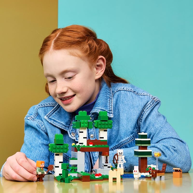 Minecraft Erstes Abenteuer in der Nacht - Interaktives Spielzeug mit 7 Figuren inkl. Alex, Creeper, Skelett & Waldwolf - Gaming-Geschenk für Jungen und Mädchen ab 8 Jahren - 21593