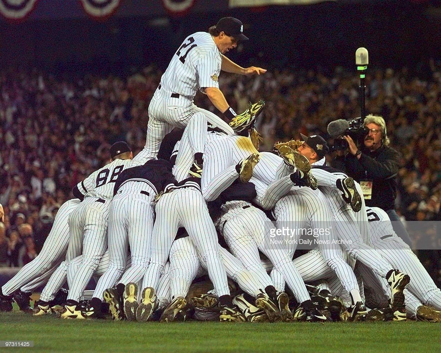 Amazon 写真 Getty Images ニューヨークヤンキース 右側 Fielder Paul O Neill トップス The Yankee 17 5x14 5 アートフレーム ポスター オンライン通販