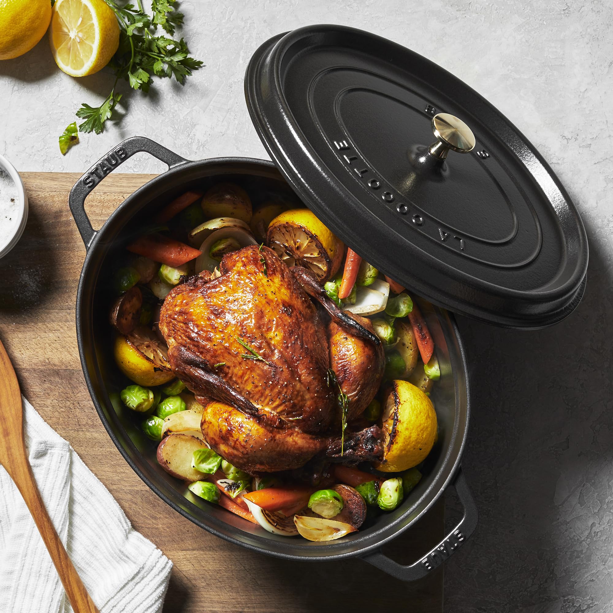 STAUB Cocotte, Gusseisen Bräter, Alle Herdarten inkl Induktion, Oval 37 cm, 8 L, Schwarz 5