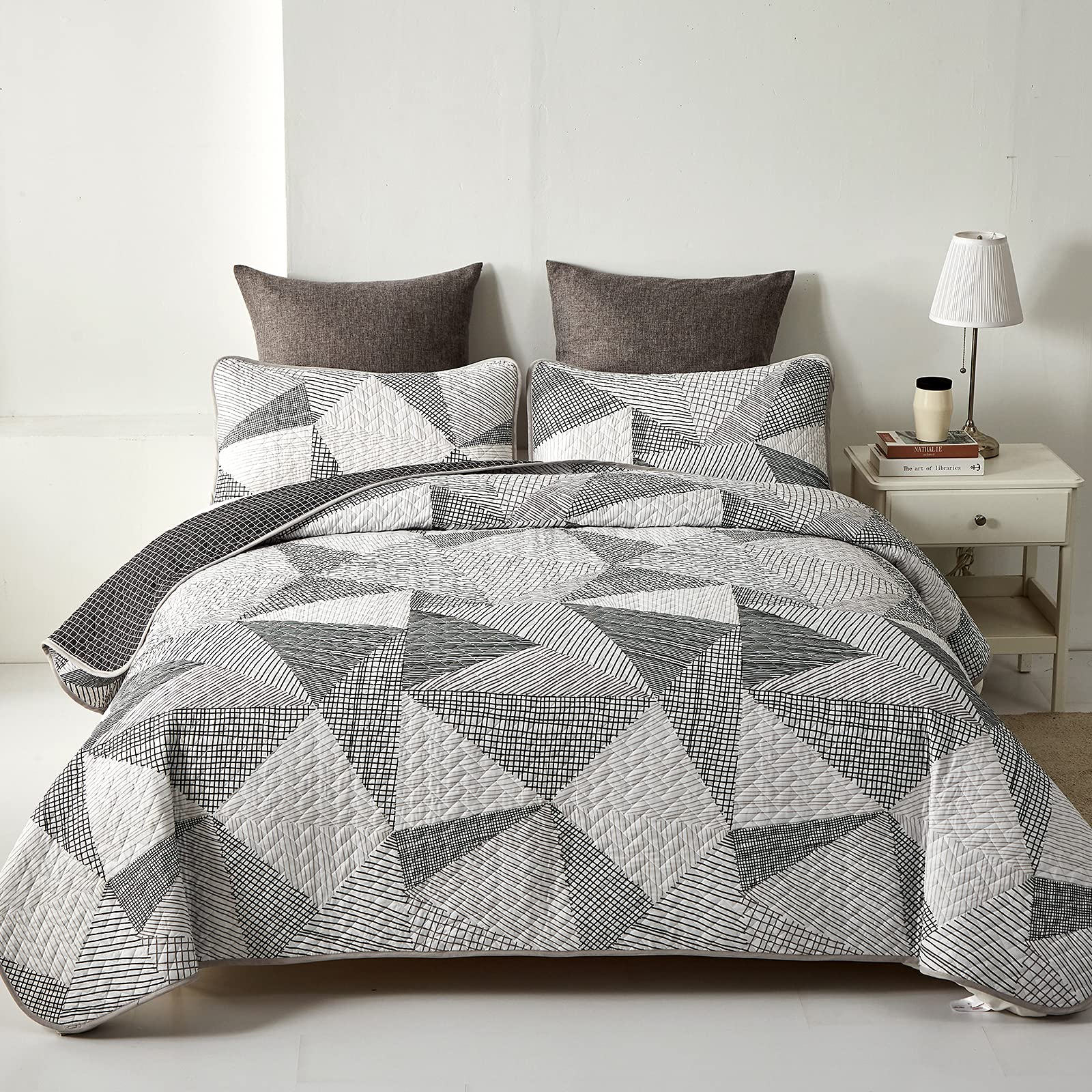 Lunoroey Bedspread Double Size Grey Geometric Quilted Bedspreads Striped Triangle Lightweight Bedspreads Coverlets Set All Season Bed Spread Set — image 1