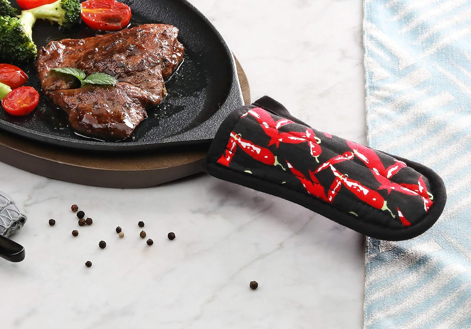 New Star Foodservice 1028744 Commercial-Grade Hot Skillet Handle Cover Holder, Hot Handle Holders/Mitts, Red Peppers Pan Cotton Handle Sleeve, Set of 6: Home & Kitchen
