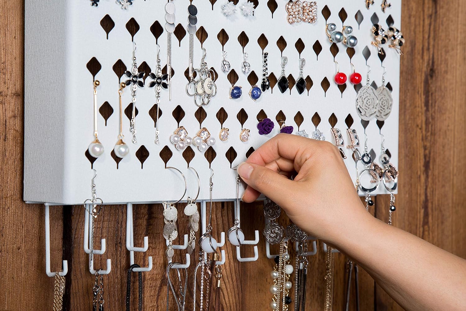 JackCubeDesign Wall Mount Earring Jewelley Hanger Organiser Holder Necklace Bracelet Rack Storage Display Stand Hanging Iron with 109 Holes/19Hooks(White - Image 5