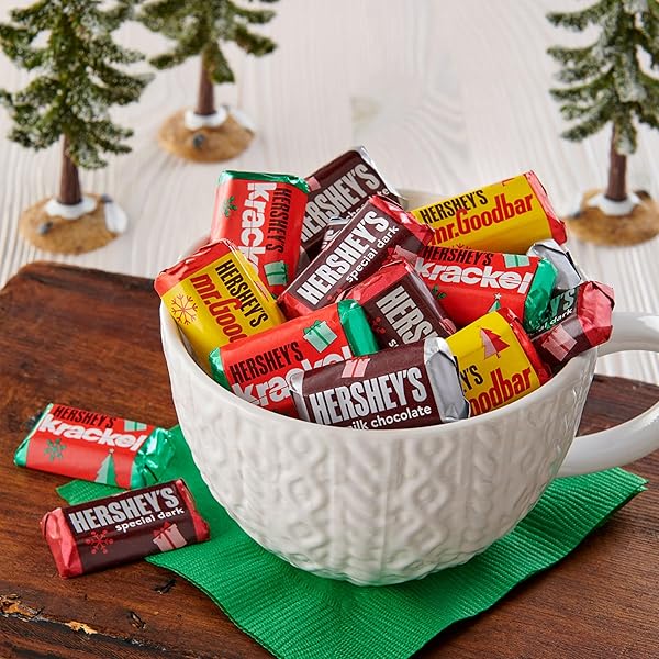 HERSHEY’S MINIATURES ASSORTED CHOCOLATE, CHRISTMAS CANDY BAG, 17.1 OZ