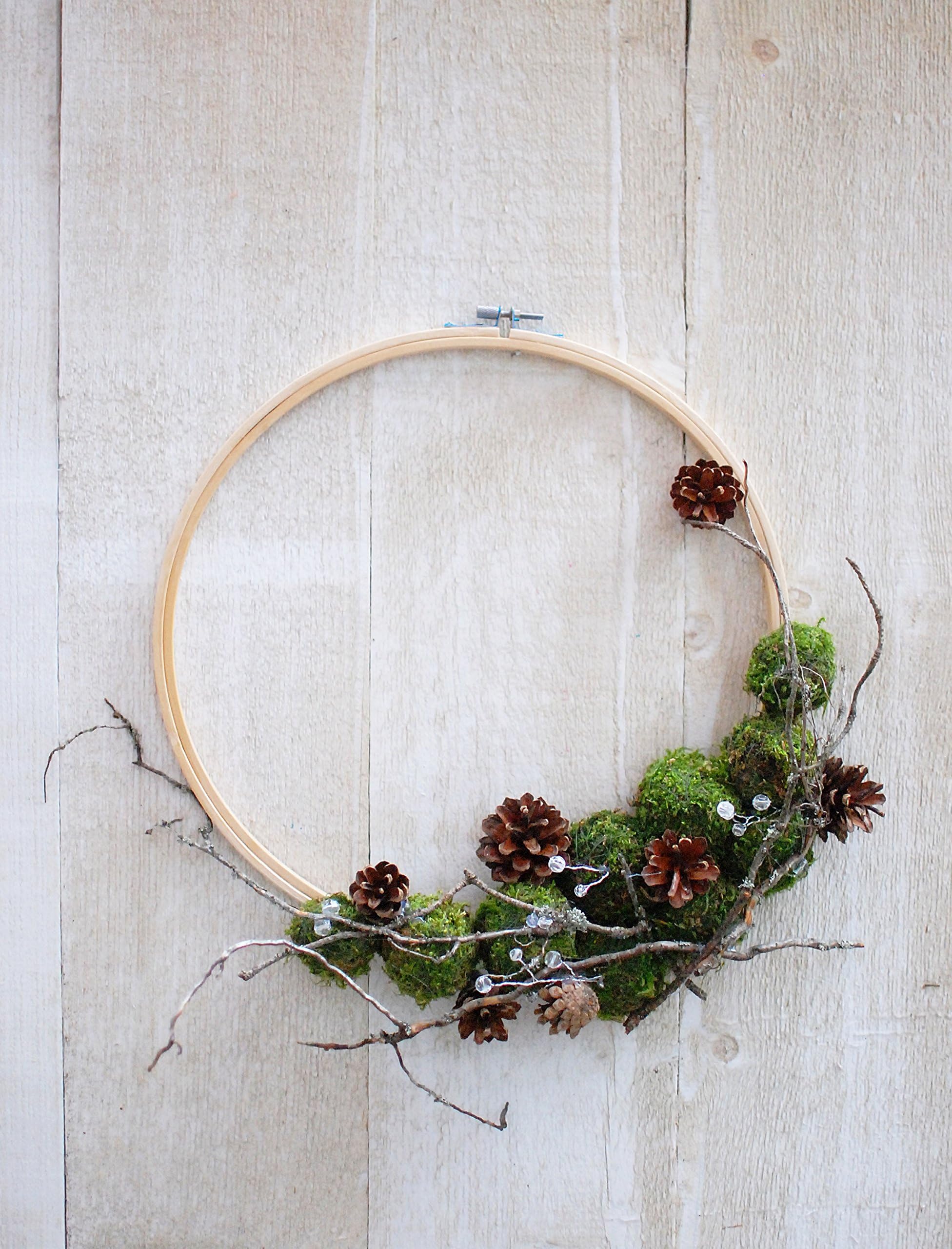 Natural Christmas Hoop Wreath - Moss wreath - Embroidery hoop wreath - Holiday wreath - Christmas home accent - Christmas decor -Cone wreath
