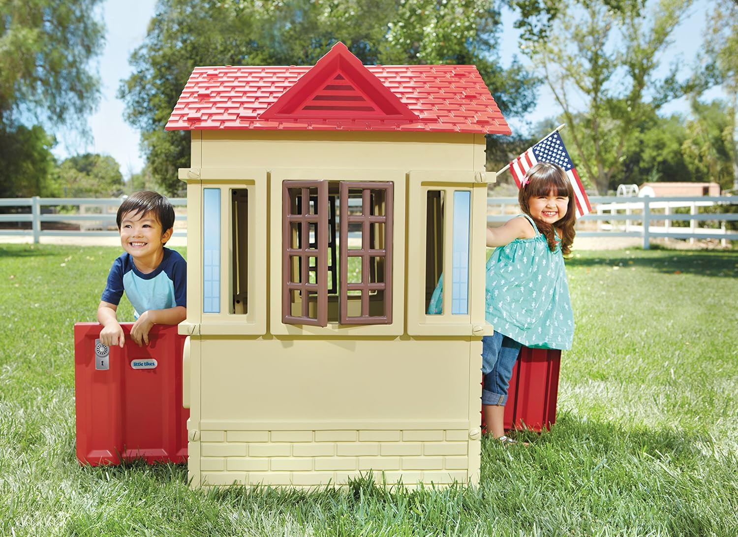 little tikes cape cottage playhouse red