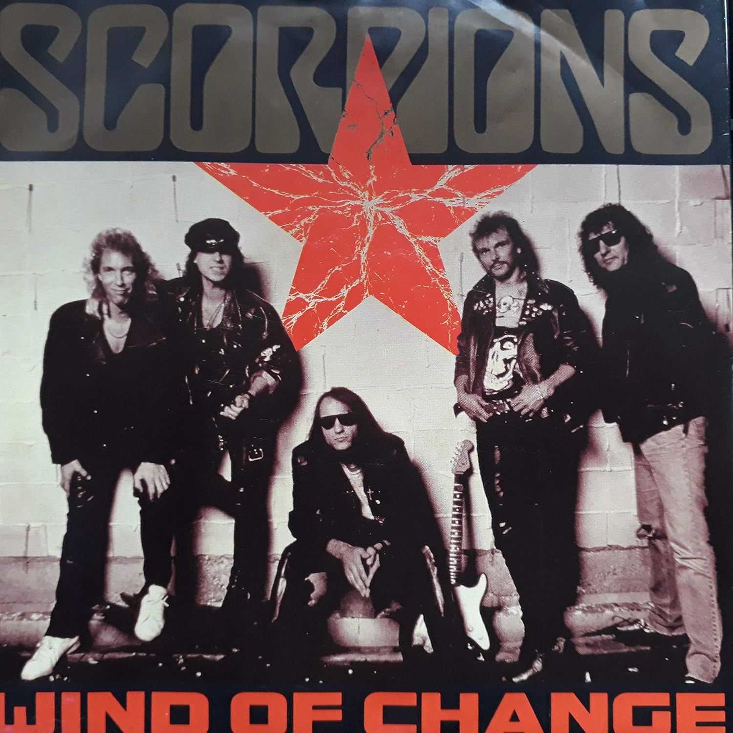 Скорпионс винд оф ченч. Скорпионс винд. Scorpions wind of change ноты. Скорпионс винд оф чейндж. Пластинка scorpions wind of change.