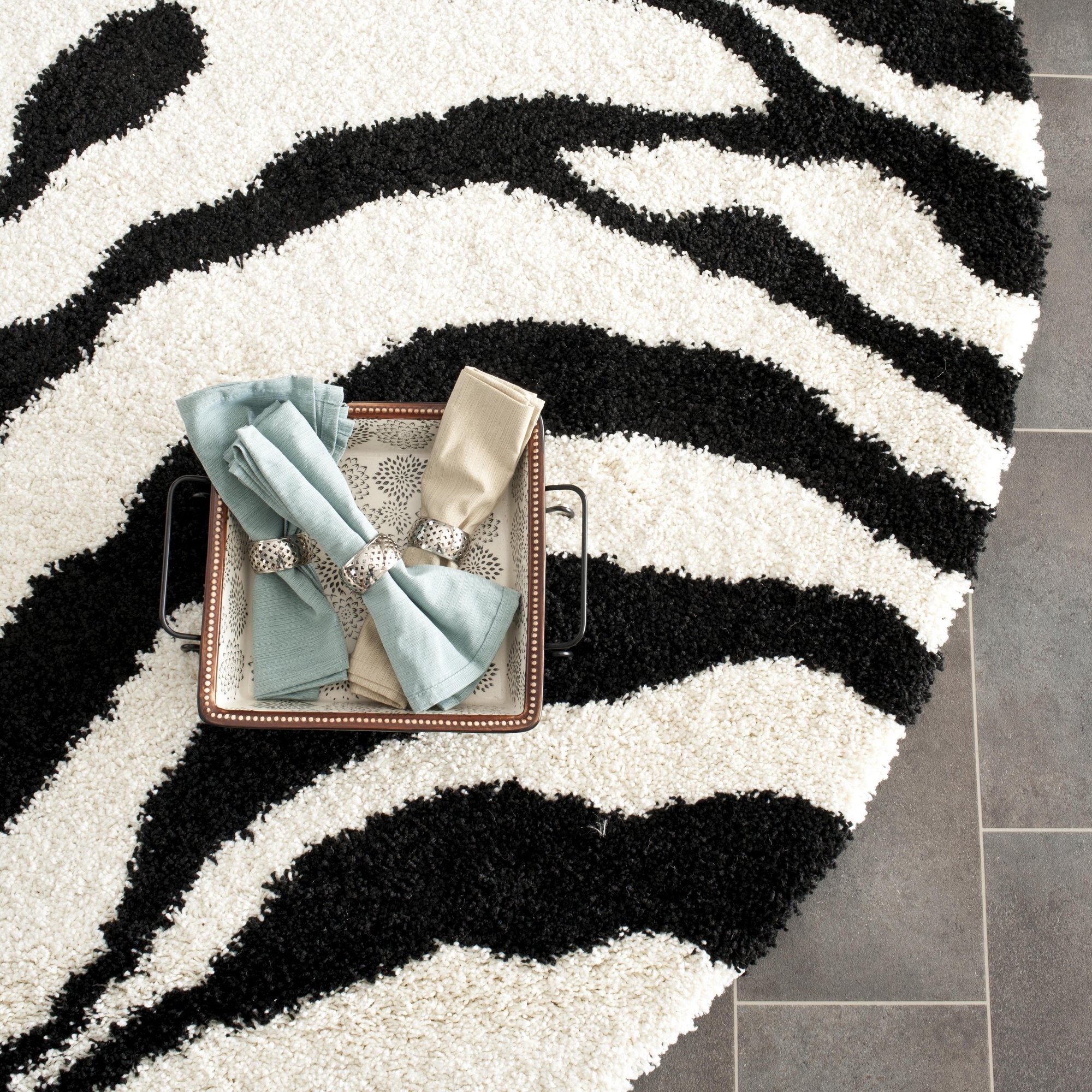 Safavieh Zebra Shag Collection SG4521290 Ivory and Black Round Area