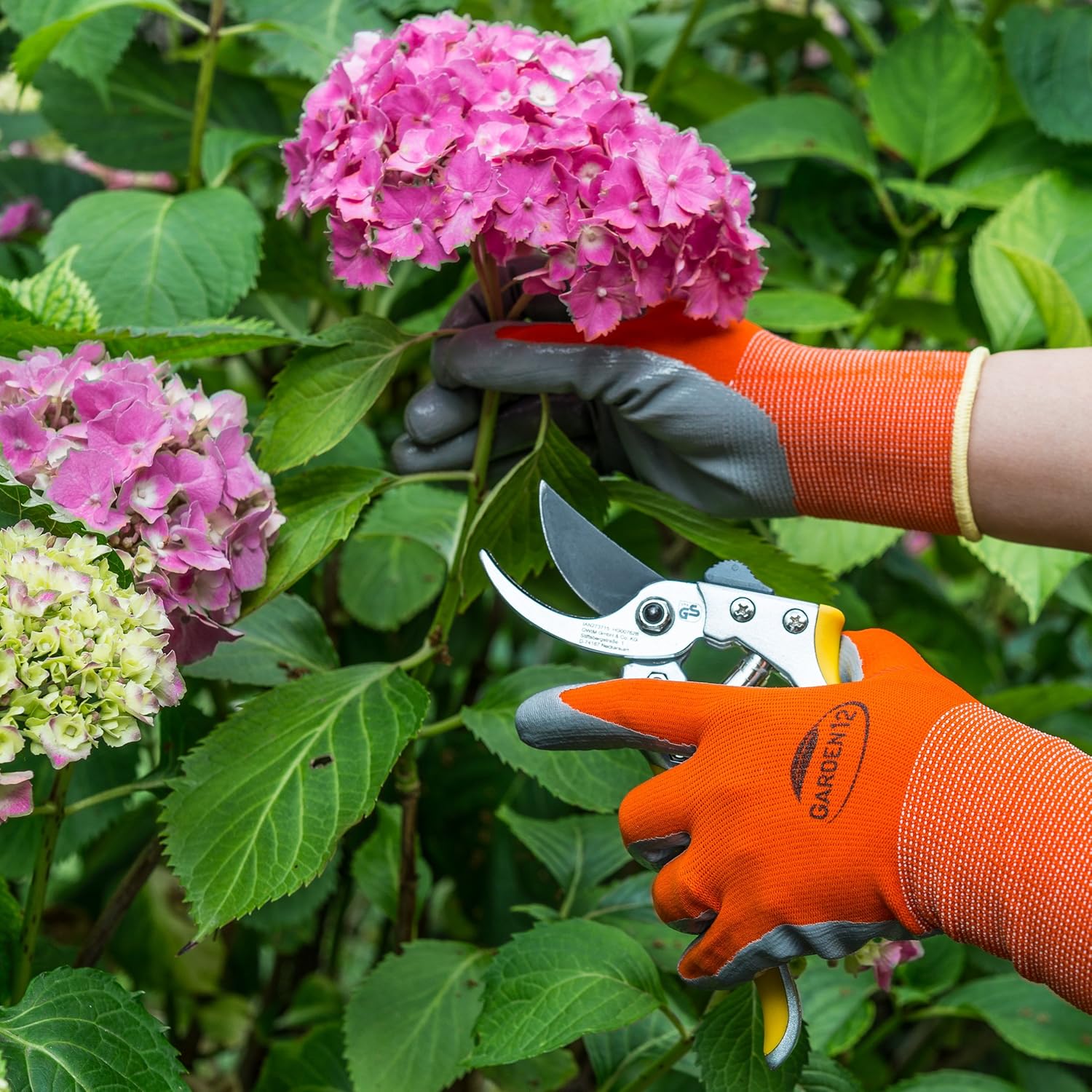 Working Gloves for Women. Super grippy Gardening Gloves with nitrile (2 pairs, Large size): Clothing