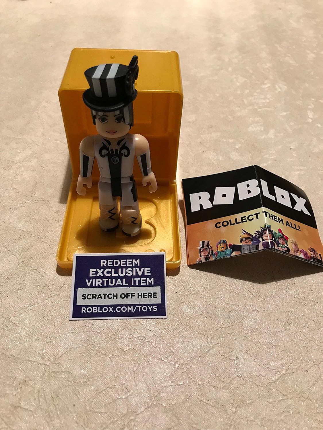 Amazoncom Roblox Gold Celebrity Series Fuzzywoo Action - 