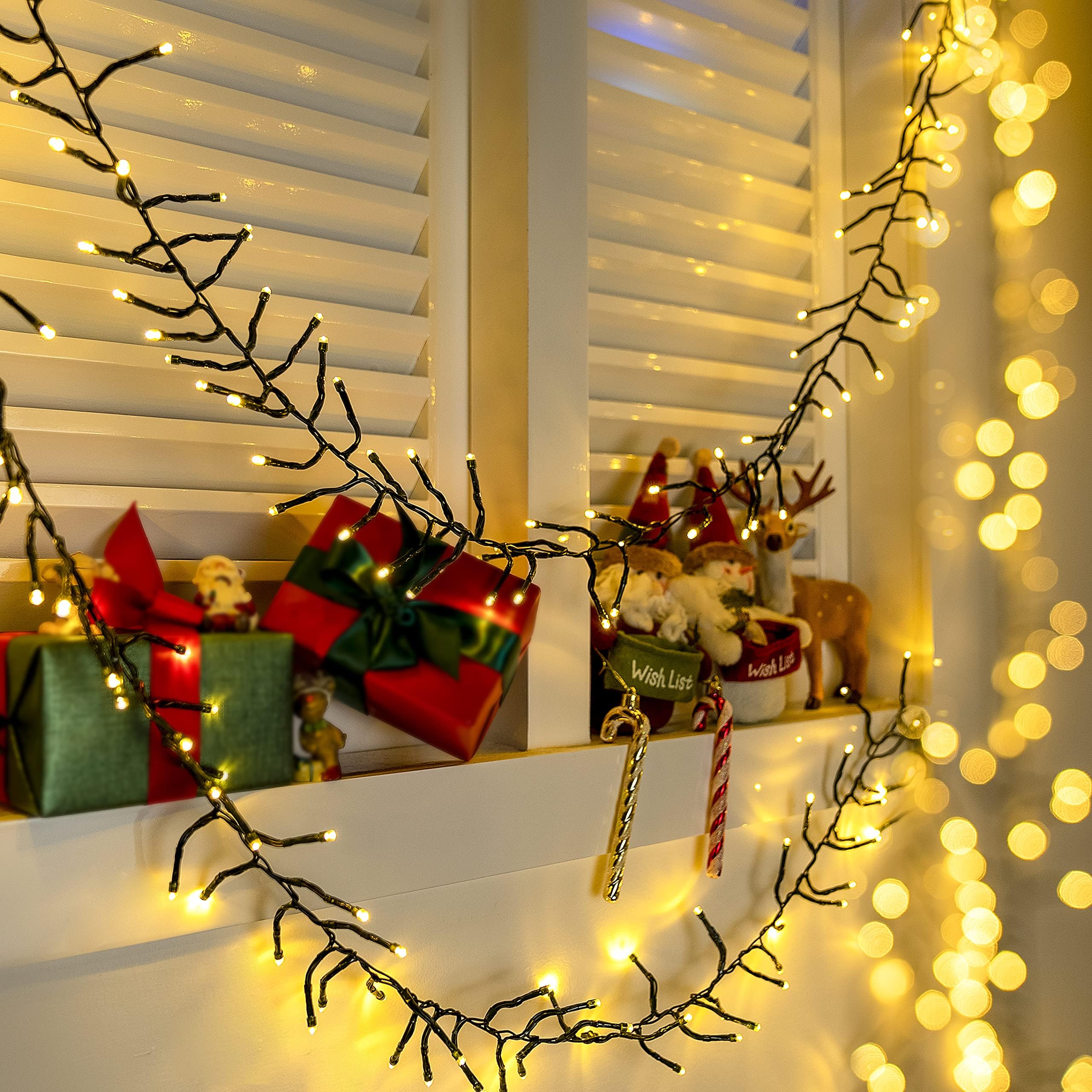 Ollny Christmas Cluster Tree Lights - Outdoor Christmas Decorations 9M 600 LED Waterproof Fairy String Light Plug in with Memory Timer Remote 8 Lighting Mode for Outside Garden Window