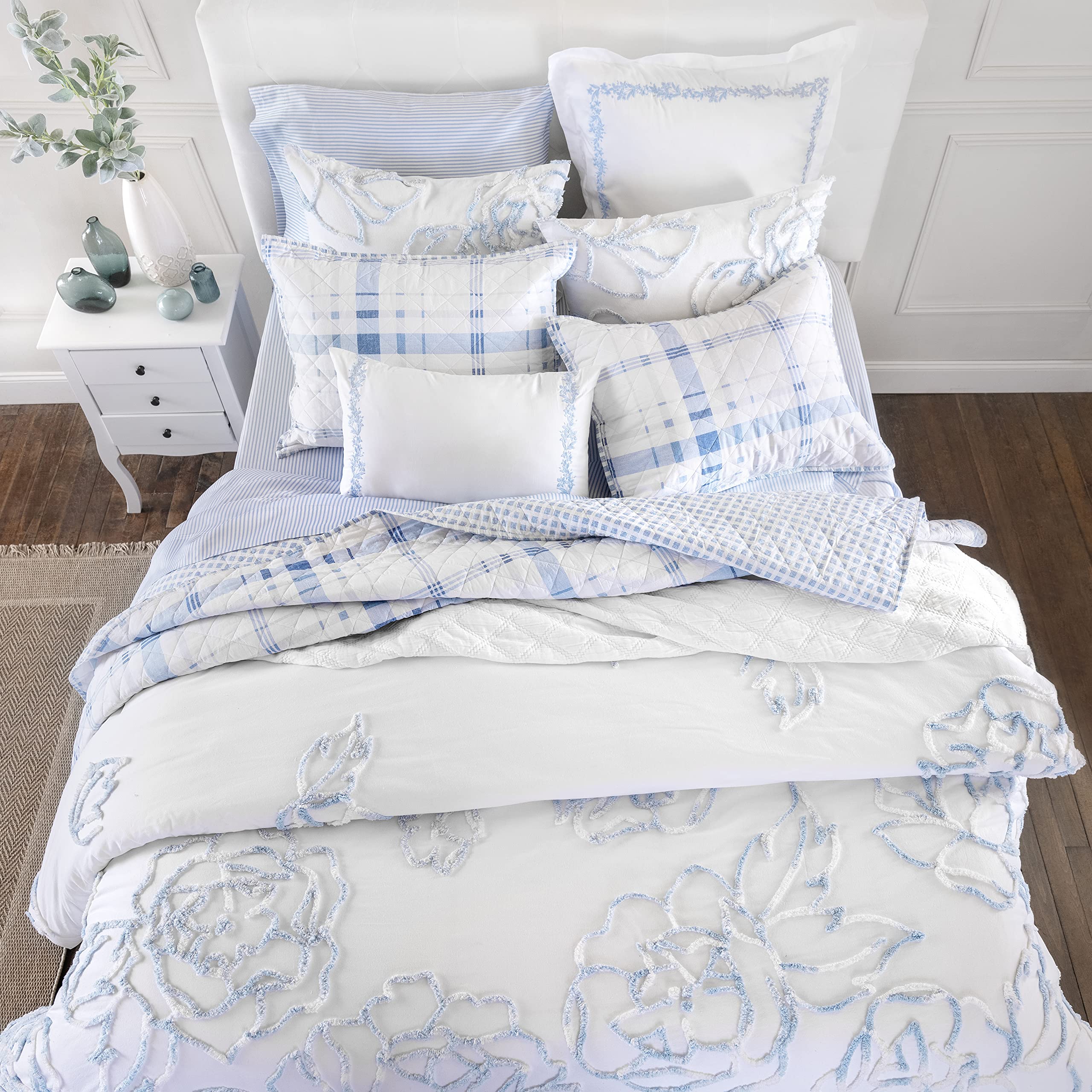 MARTHA STEWART Adrian Chenille Queen Size Comforter
