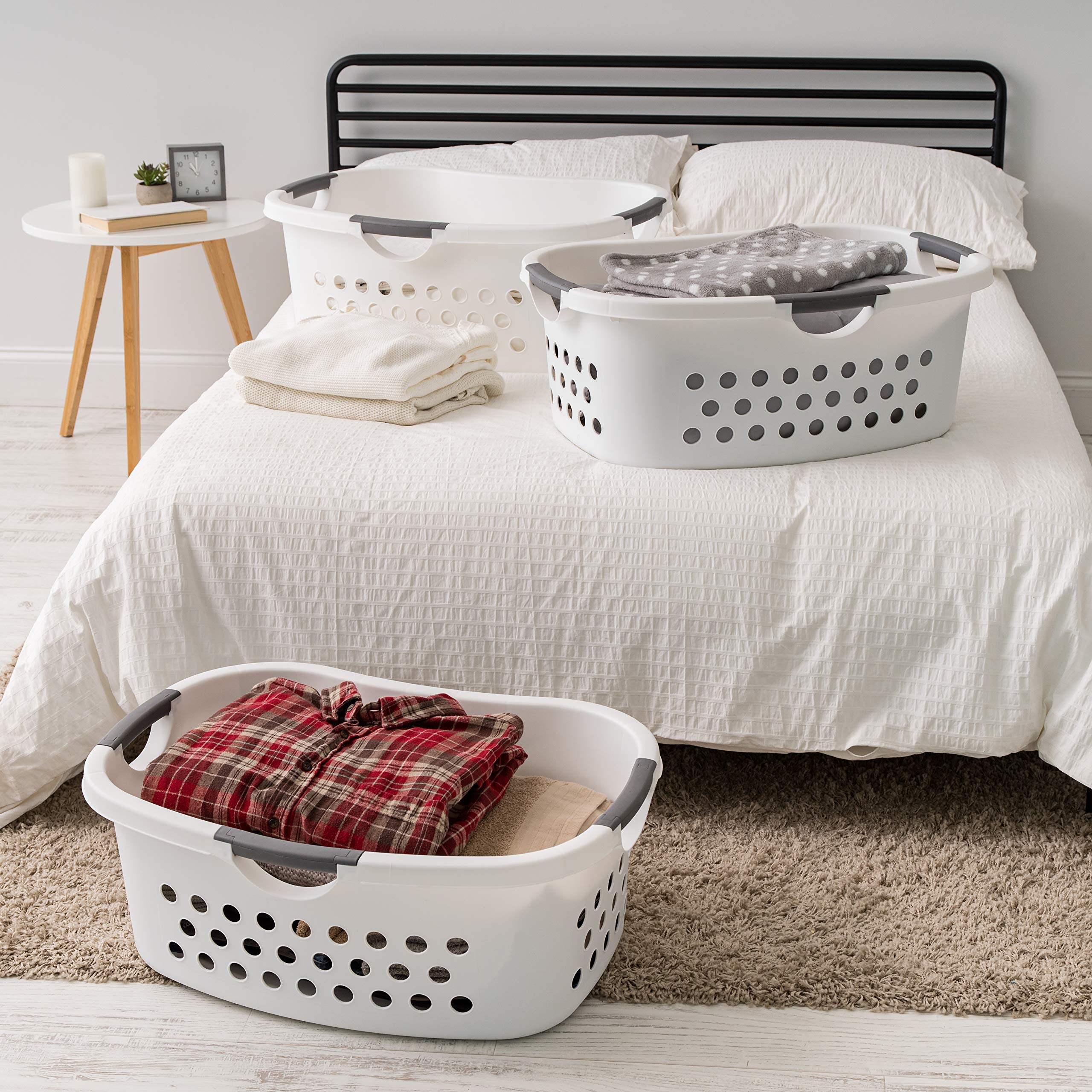 IRIS USA 50L Plastic Hip Hold Laundry Basket with Built-In Comfort Carry Handles, 1.5 Bushel, Clothes Hamper, Laundry Hamper, Ventilation Holes, for Closet Dorm Laundry Room Bedroom, White