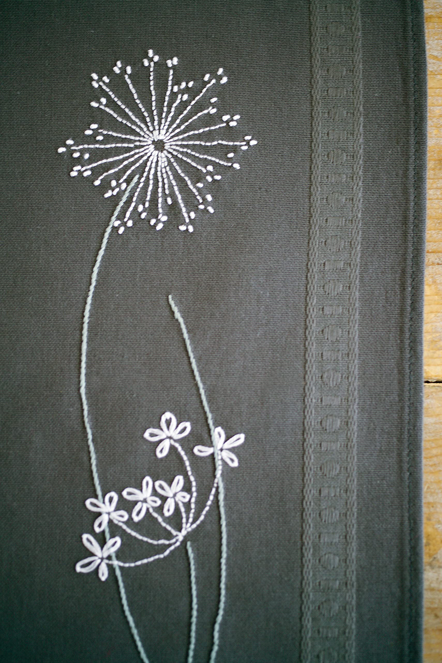 Vervaco Runner White Flowers, Assorted