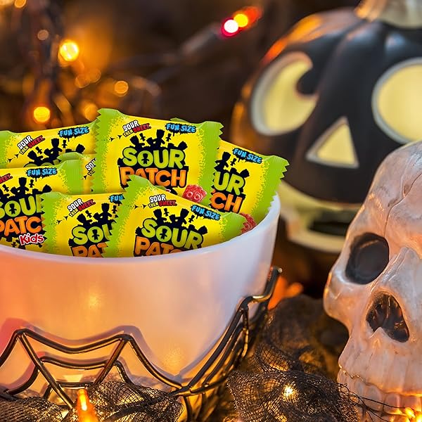 SOUR PATCH KIDS SOFT & CHEWY HALLOWEEN CANDY, 22 TRICK OR TREAT BAGS