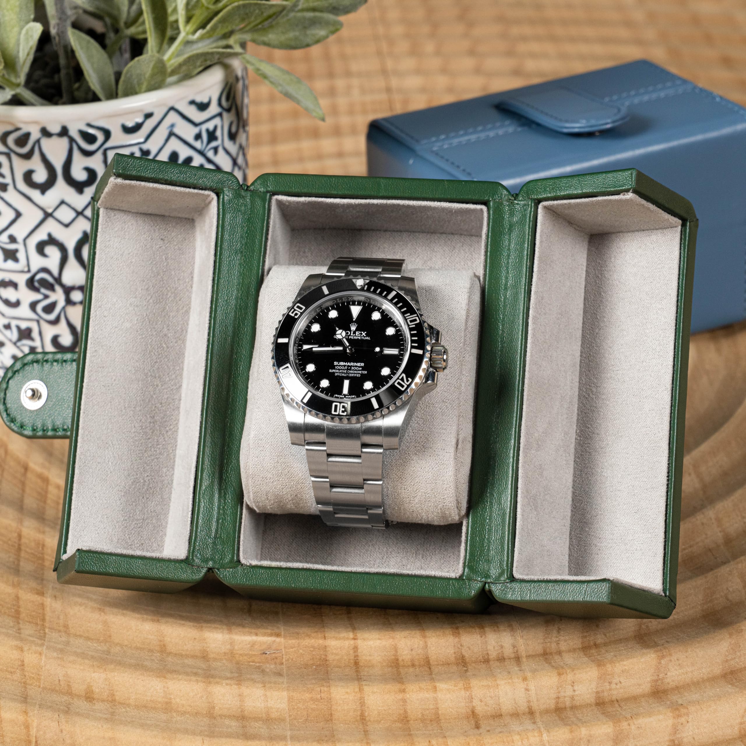 Single Travel Watch Case - Vintage Inspired - Exterior, Soft Microfiber Lining, Fits Up to 42mm Watches - Vegan Leather - Reliable Storage for Home or Travel