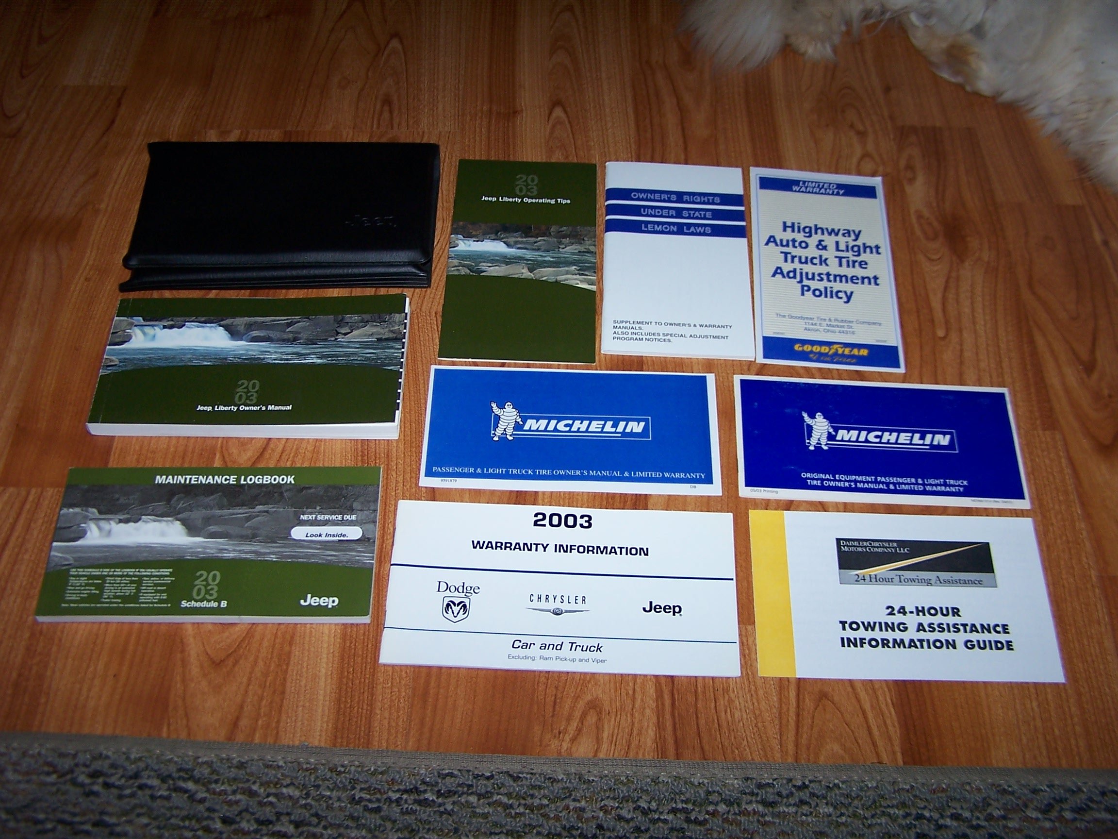 2003 Jeep Liberty Owners Manual Paperback – 2003