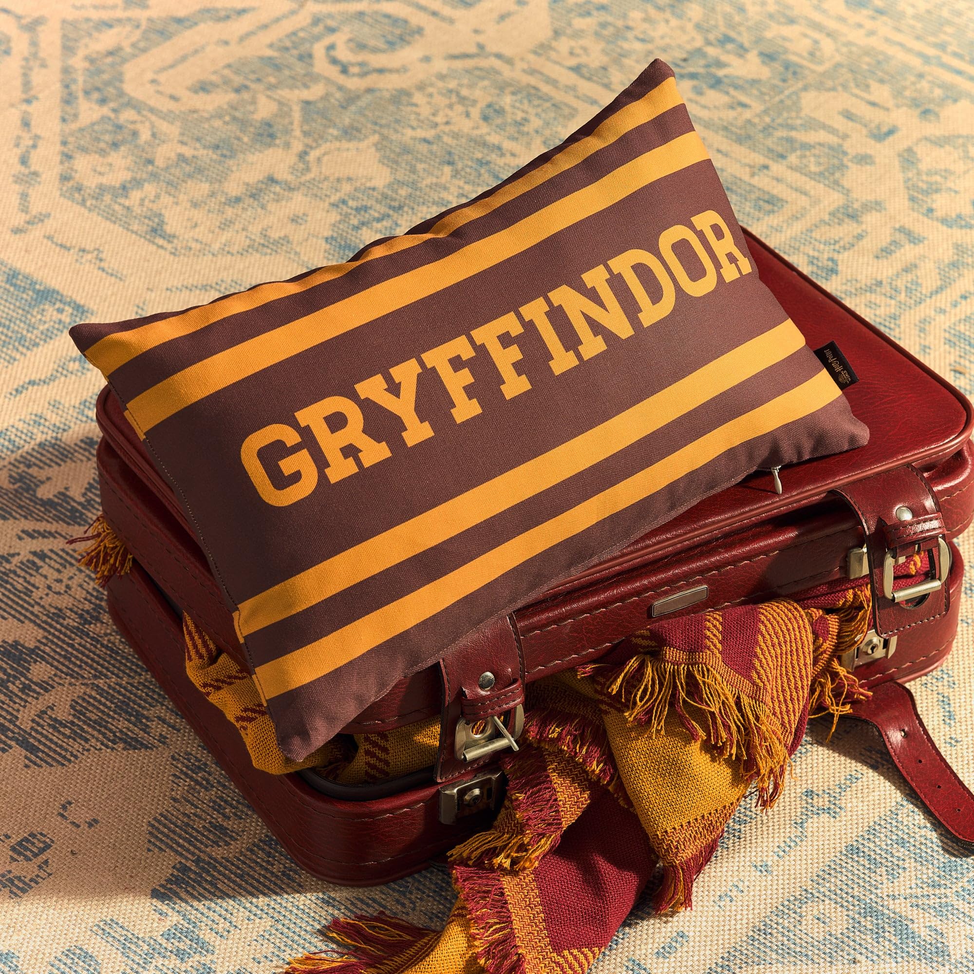 BELUM | Harry Potter Cushion Cover, 100% Cotton Cushion Cover 30 x 50 cm Model Gryffindor House C