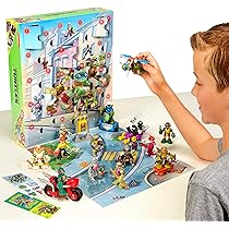 Mattel Minecraft Adventskalender, 3 Actiefiguren op schaal van 8,25 cm met de Kerstman, 17 Accessoires, 4 Stickers en met Pixeldesign, HXM86