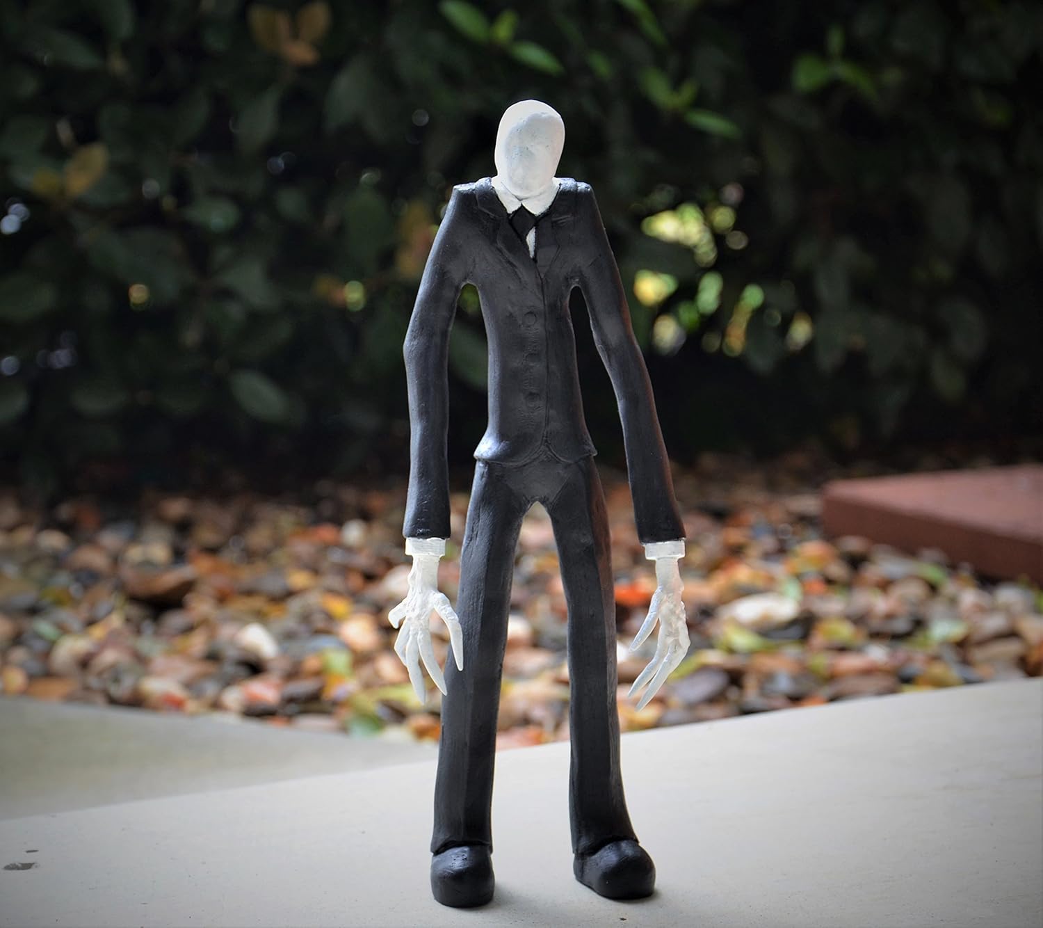 slender man statue
