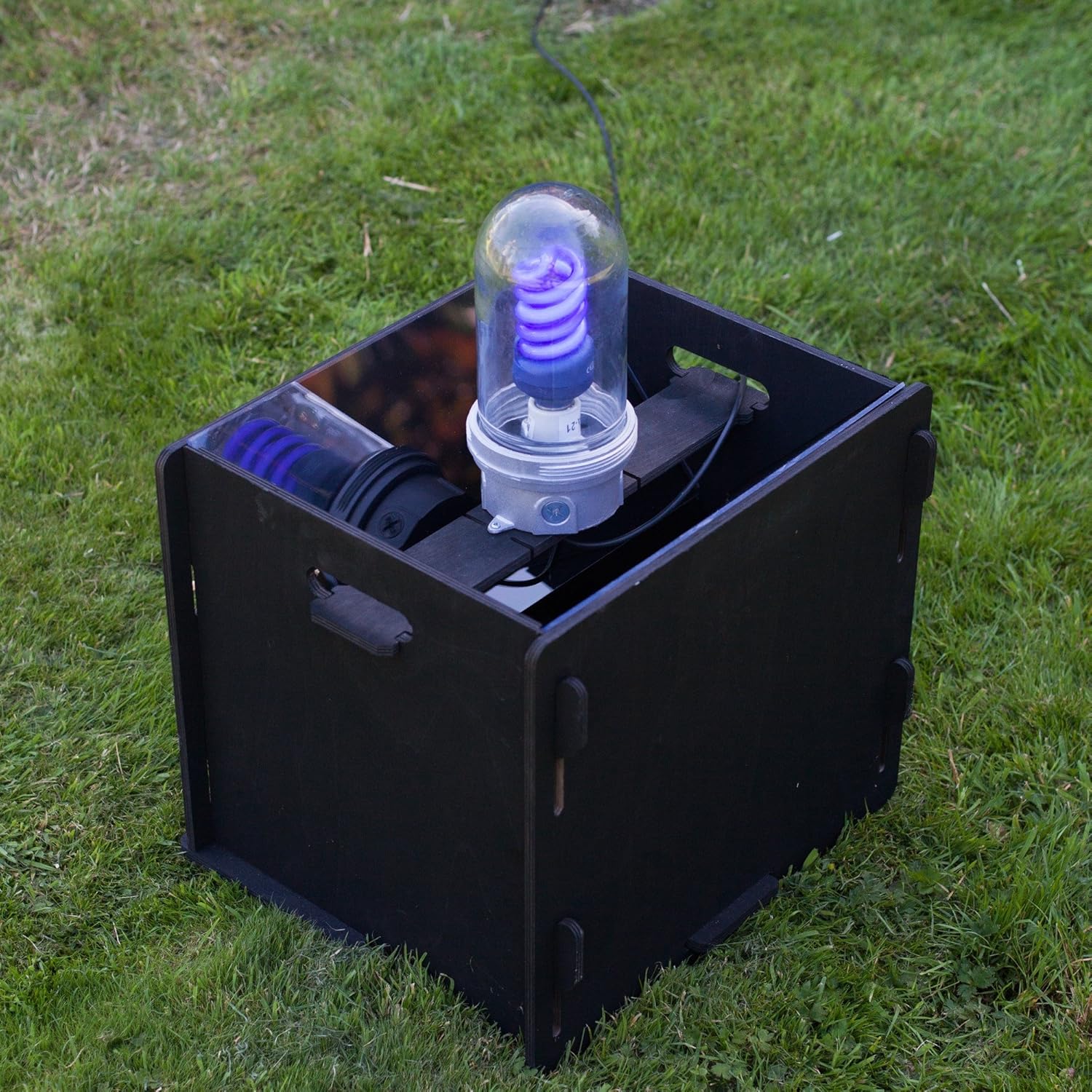 Skinner Moth Trap with Actinic Light, Self Assembly Amazon.co.uk