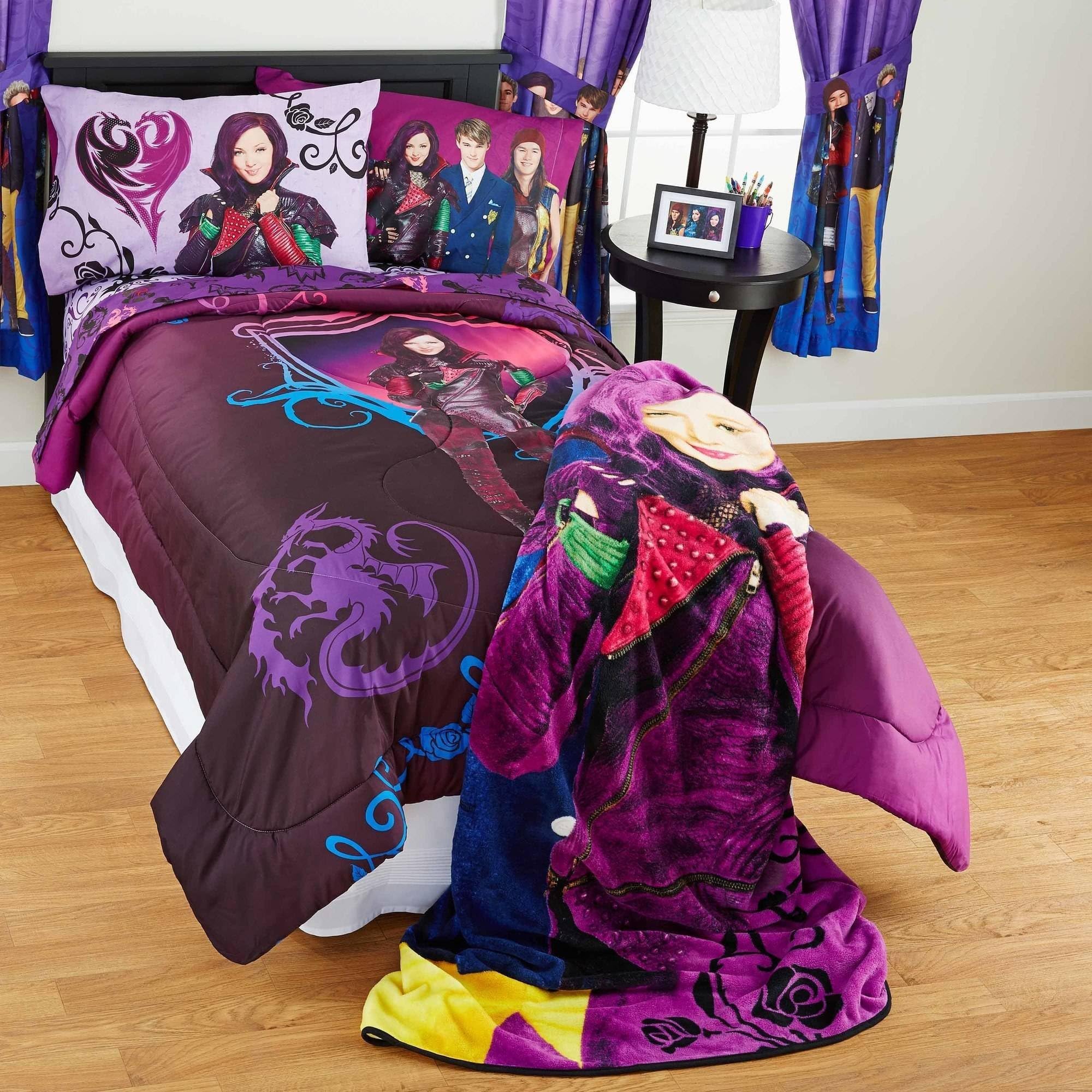 Disney's Descendants "Best of Both Worlds" Kids 5-Piece Bed in Bag Reversible Bedding Set, FULL