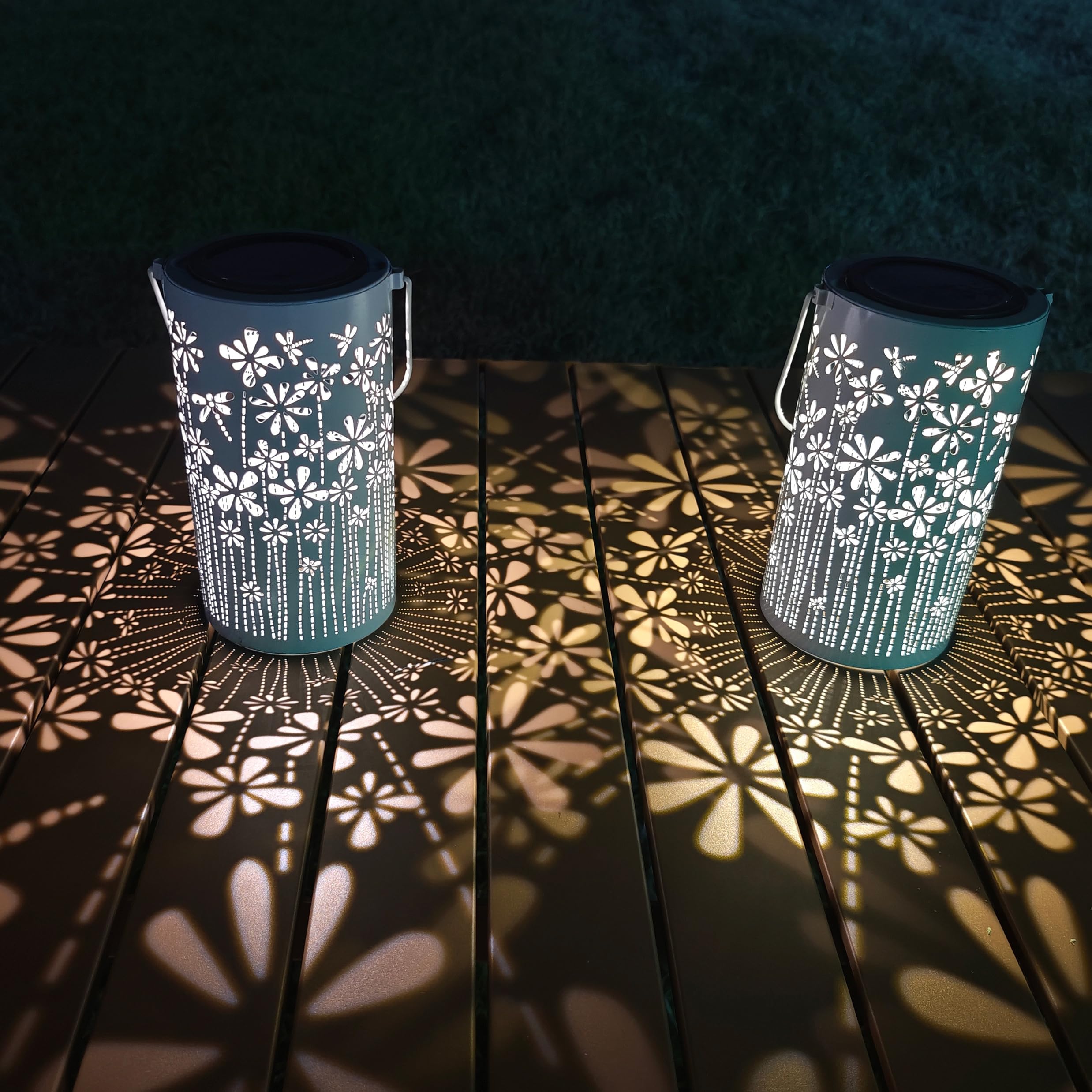 Freekite 2 Pack Solar Lanterns for Outdoor, Hanging Outdoor Lanterns with Shepherd's Hooks, Waterproof Garden Decoration Ornaments Path Lights, Solar Lights for Outside Table, Garden Gifts for Women