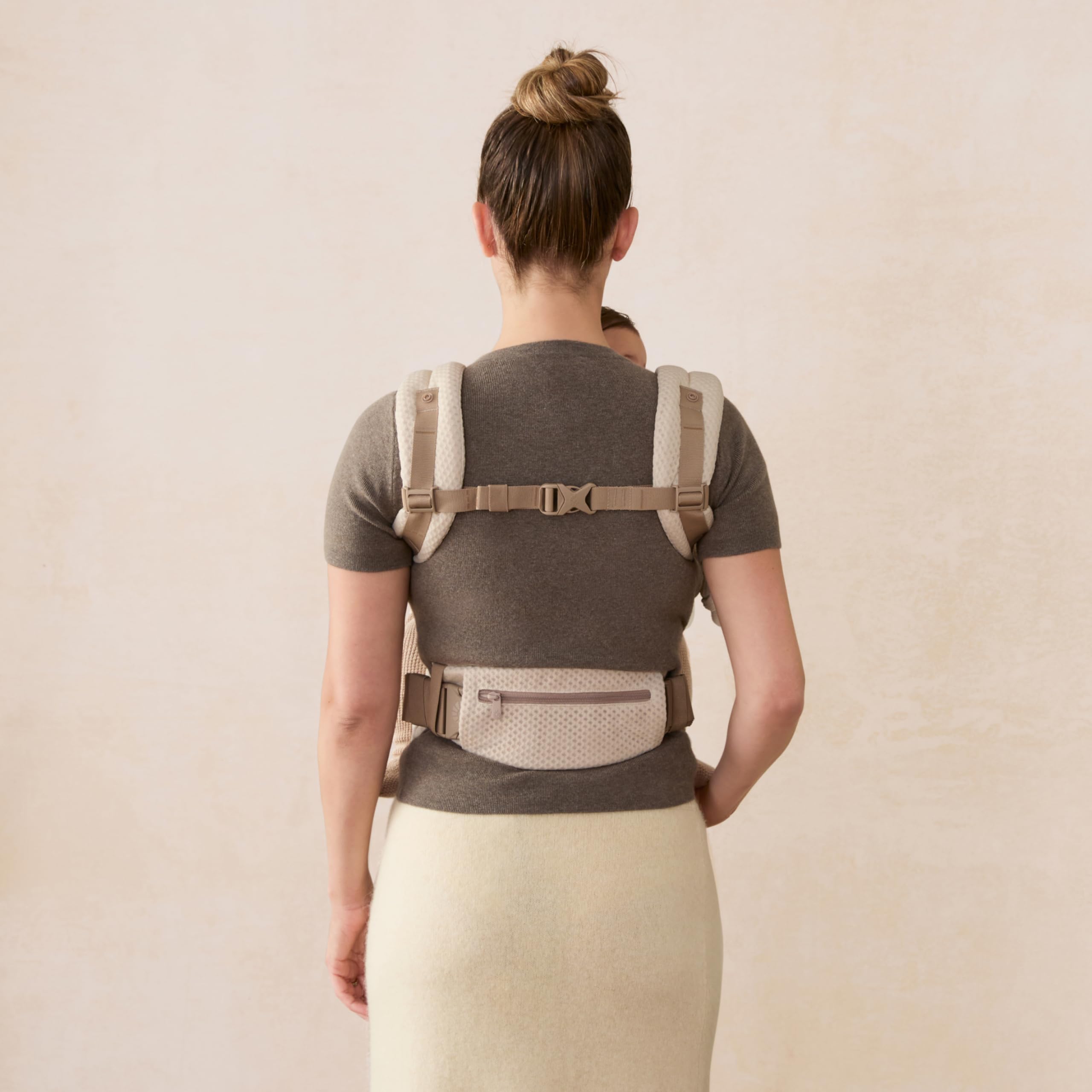 Ergobaby Omni Deluxe All-in-One Babytrage für Neugeborene ab Geburt bis 20kg, Ergonomische 4-Positionen Mesh Babytrage Rückentrage Baby-Tragetasche, Natural Beige 9