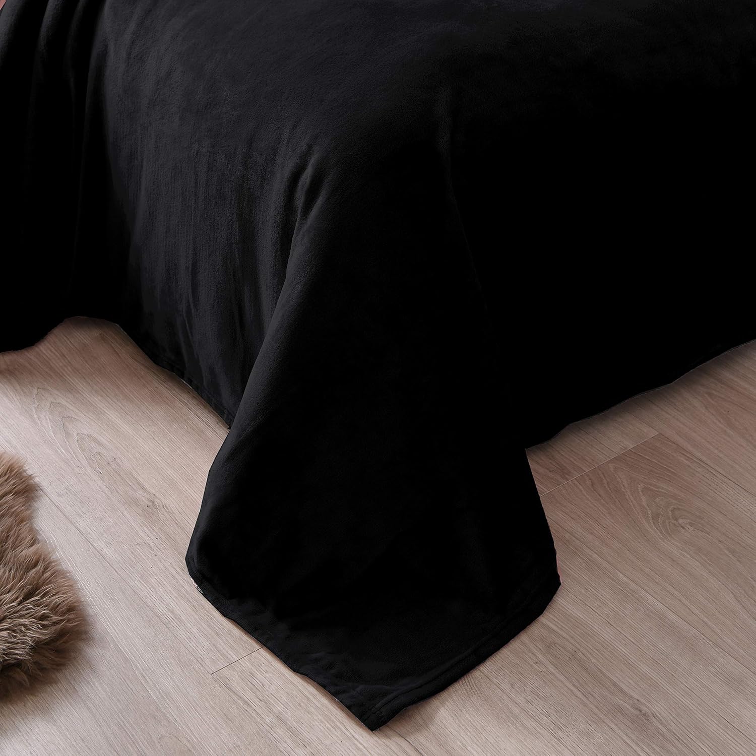 Exclusivo Mezcla Twin Size Flannel Fleece Velvet Plush Bed Blanket as Bedspread/Coverlet/Bed Cover (60" x 80", Black) - Soft, Lightweight, Warm and Cozy: Home & Kitchen