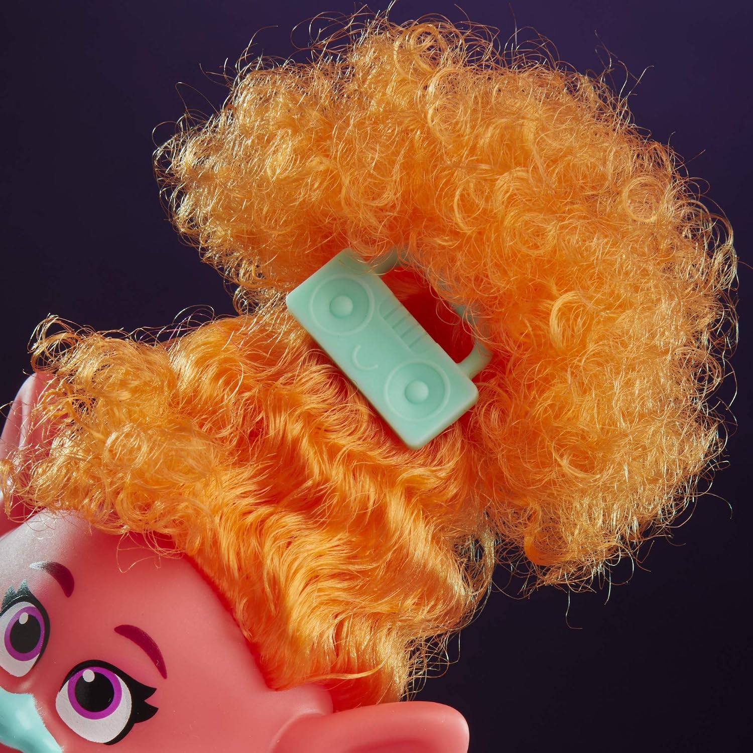 DreamWorks Trolls Stylin' DJ Suki Fashion Doll with Removable Dress and Hair Accessory, Inspired by Trolls World Tour - Image 4