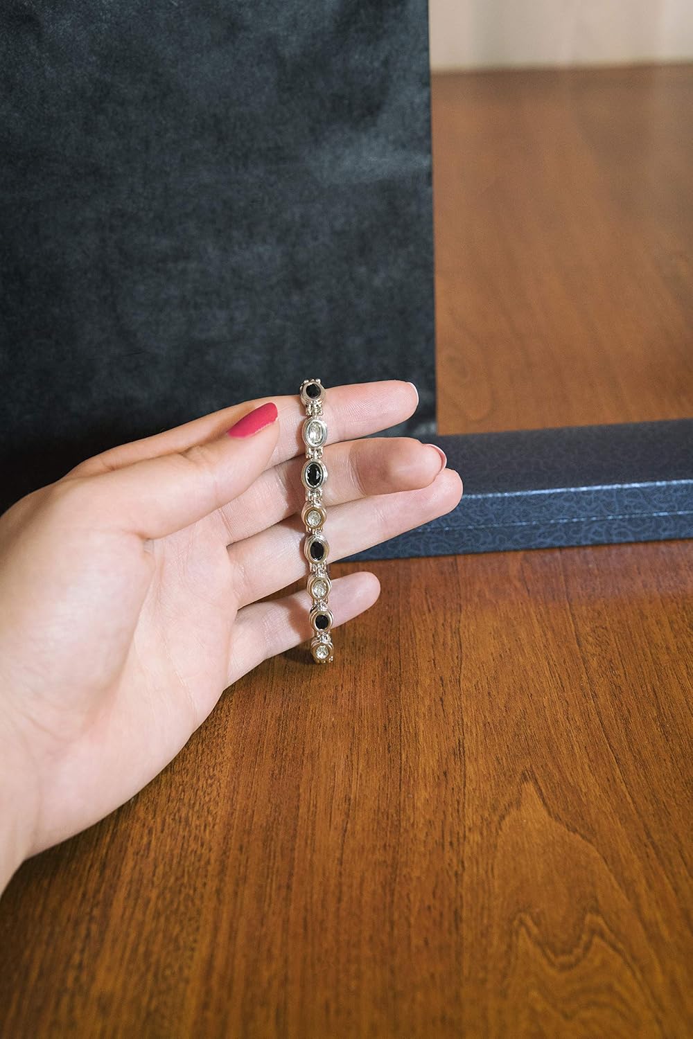 Ladies Magnetic Bracelet for Women Adjustable. with Jewellery Gift Box, Silver, 7.5 " - Image 4