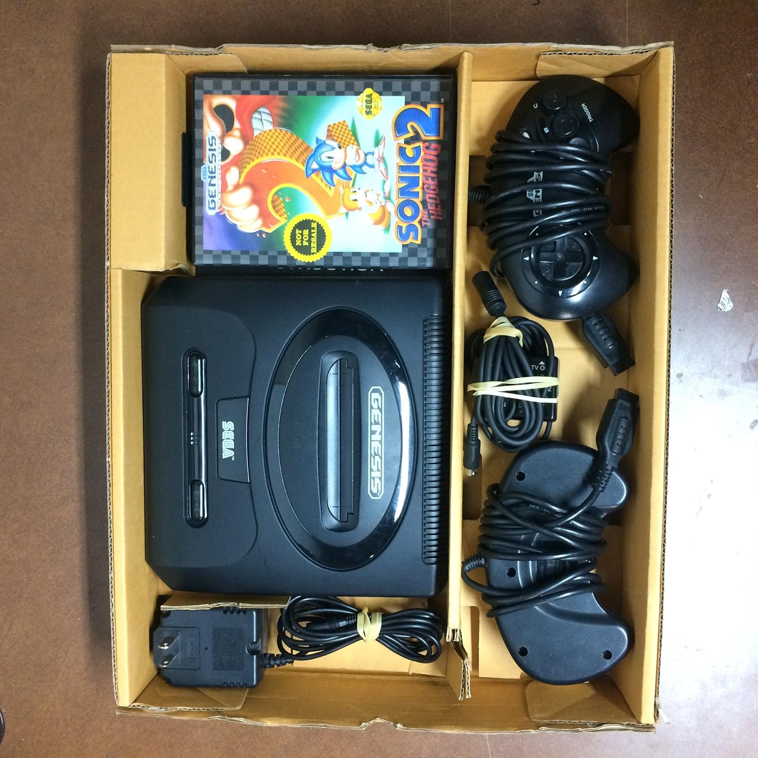 Sega Genesis 2 Console Sonic the Hedgehog 2 Bundle Pack: Video Games