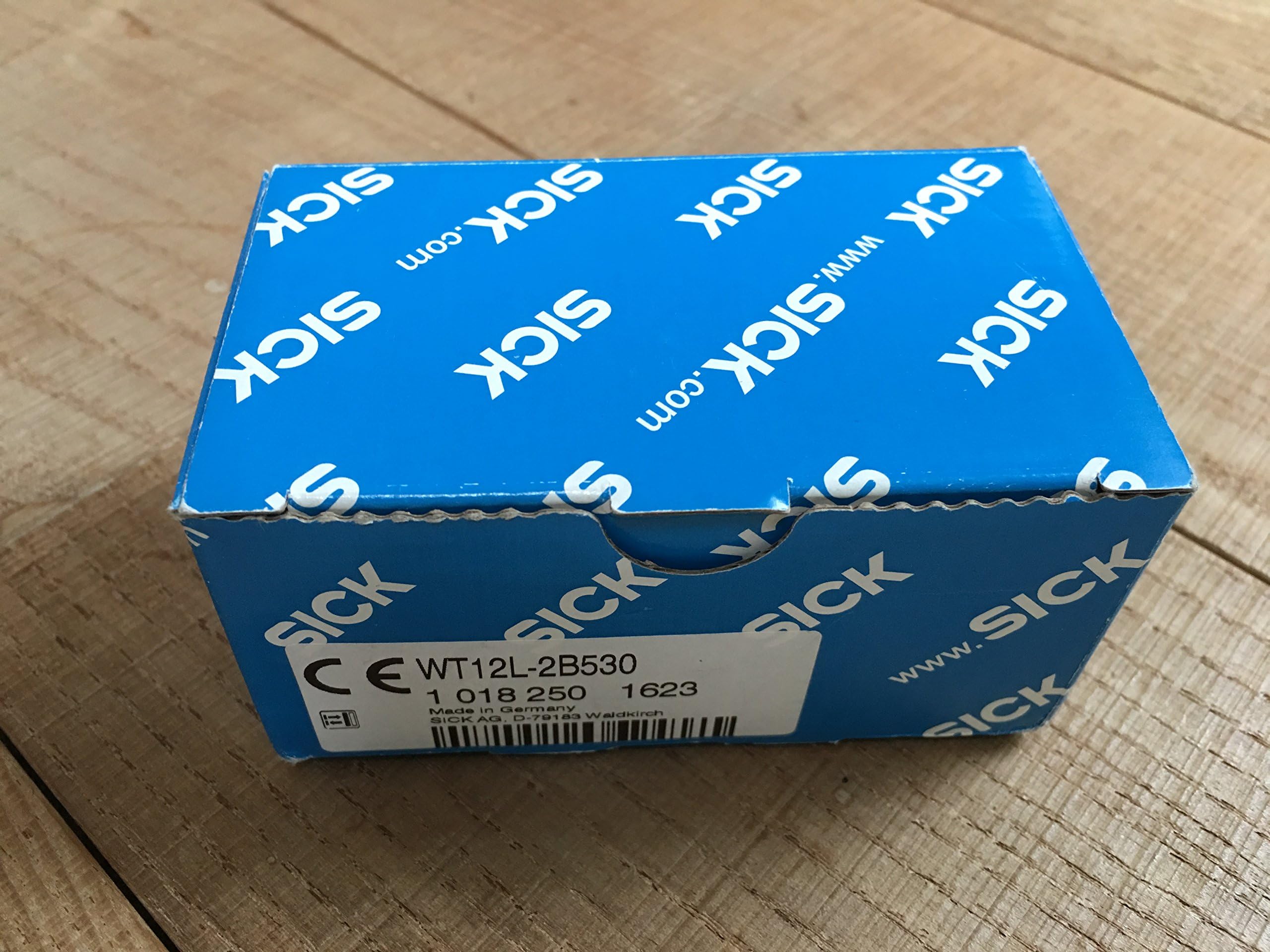 WT12L-2B530 Sick W12-2 Laser photoelectric sensor 1018250 4047084101205 new factory packaging