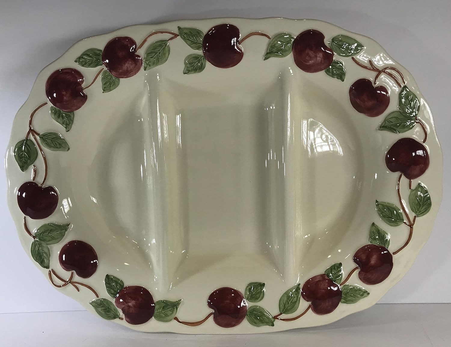Amazon Com Franciscan Apple 3 Dimensional 16 Inch Divided Dish Divided Serving Platters Divided Trays Platters